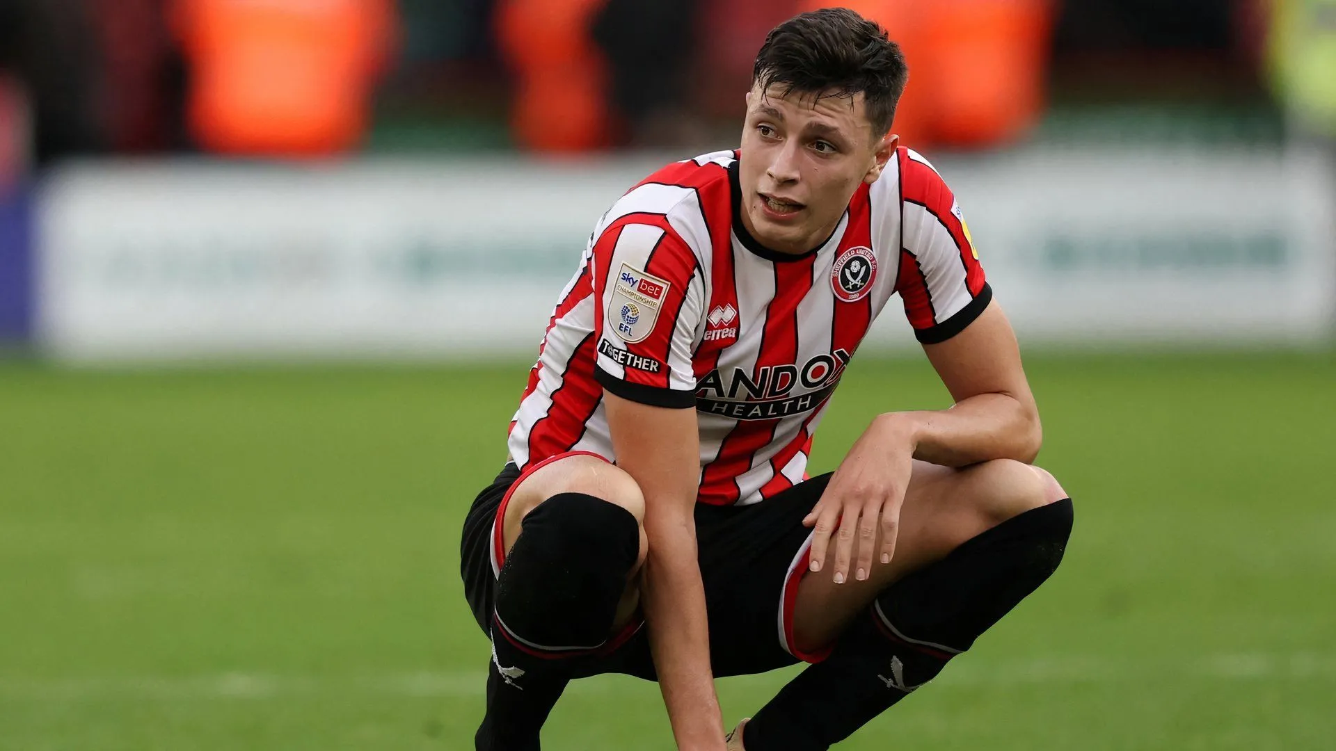 Anel Ahmedhodzic thi đấu cho Sheffield United