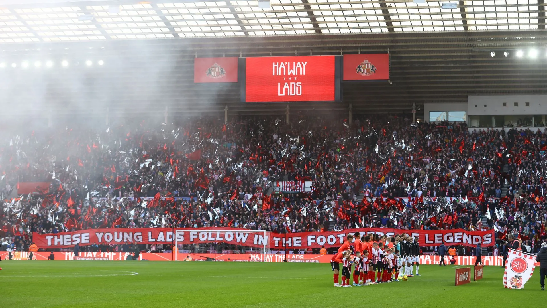Biển người hâm mộ Sunderland tại sân vận động