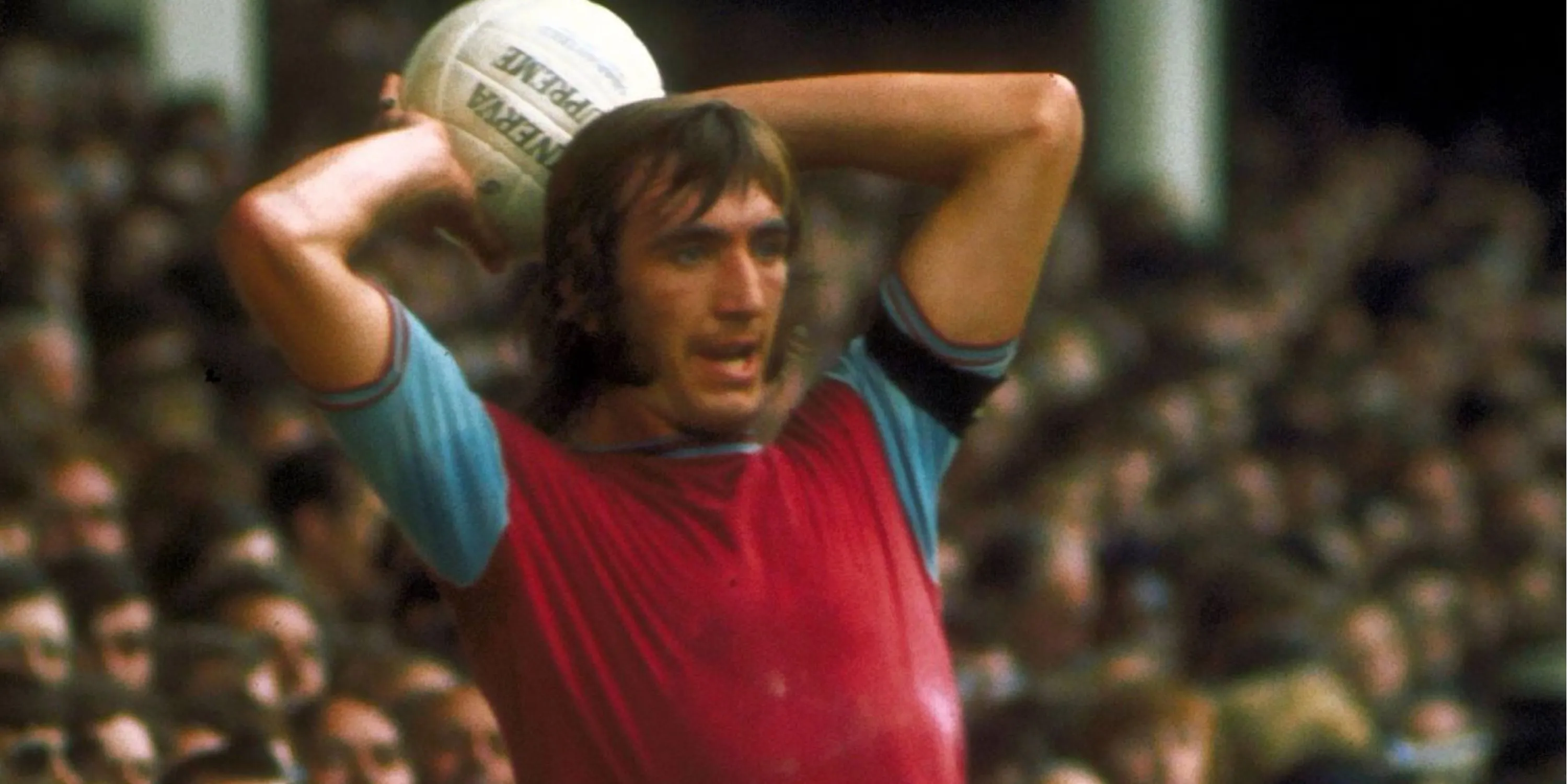 Billy Bonds trong màu áo West Ham United thời thi đấu