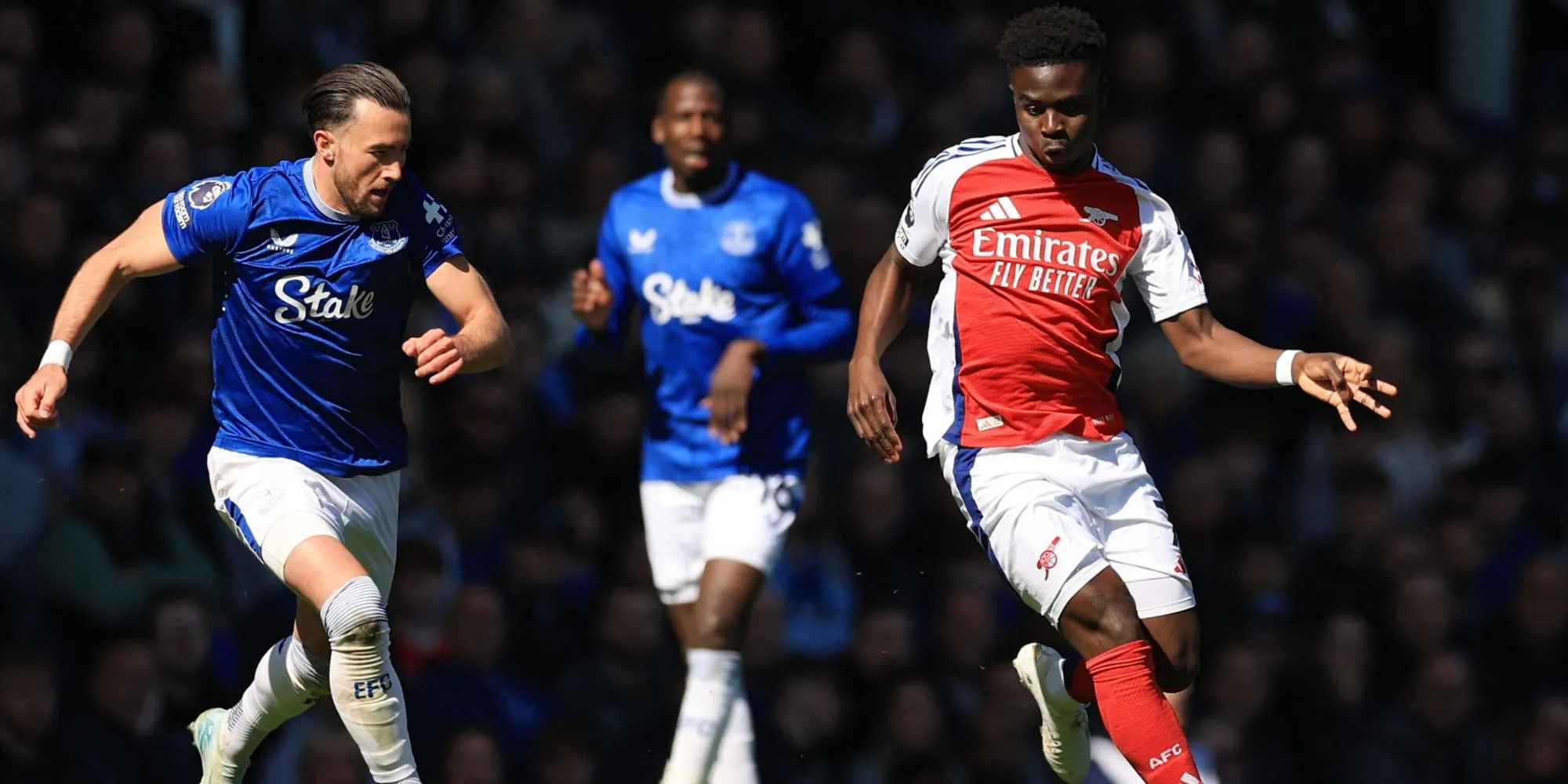 Cầu thủ Arsenal thi đấu trên sân Goodison Park của Everton