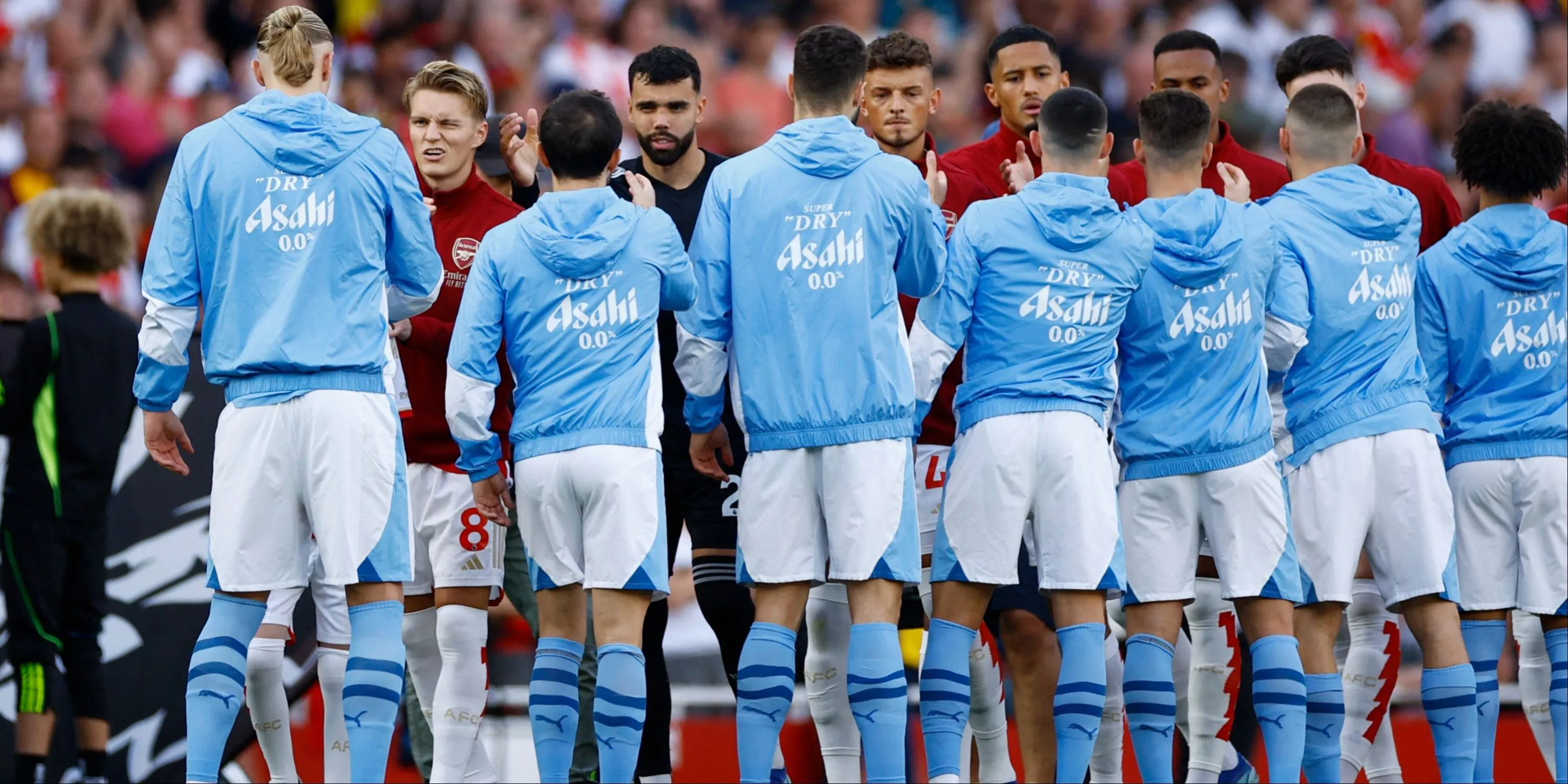 Cầu thủ Arsenal trong trận đấu căng thẳng với Man City
