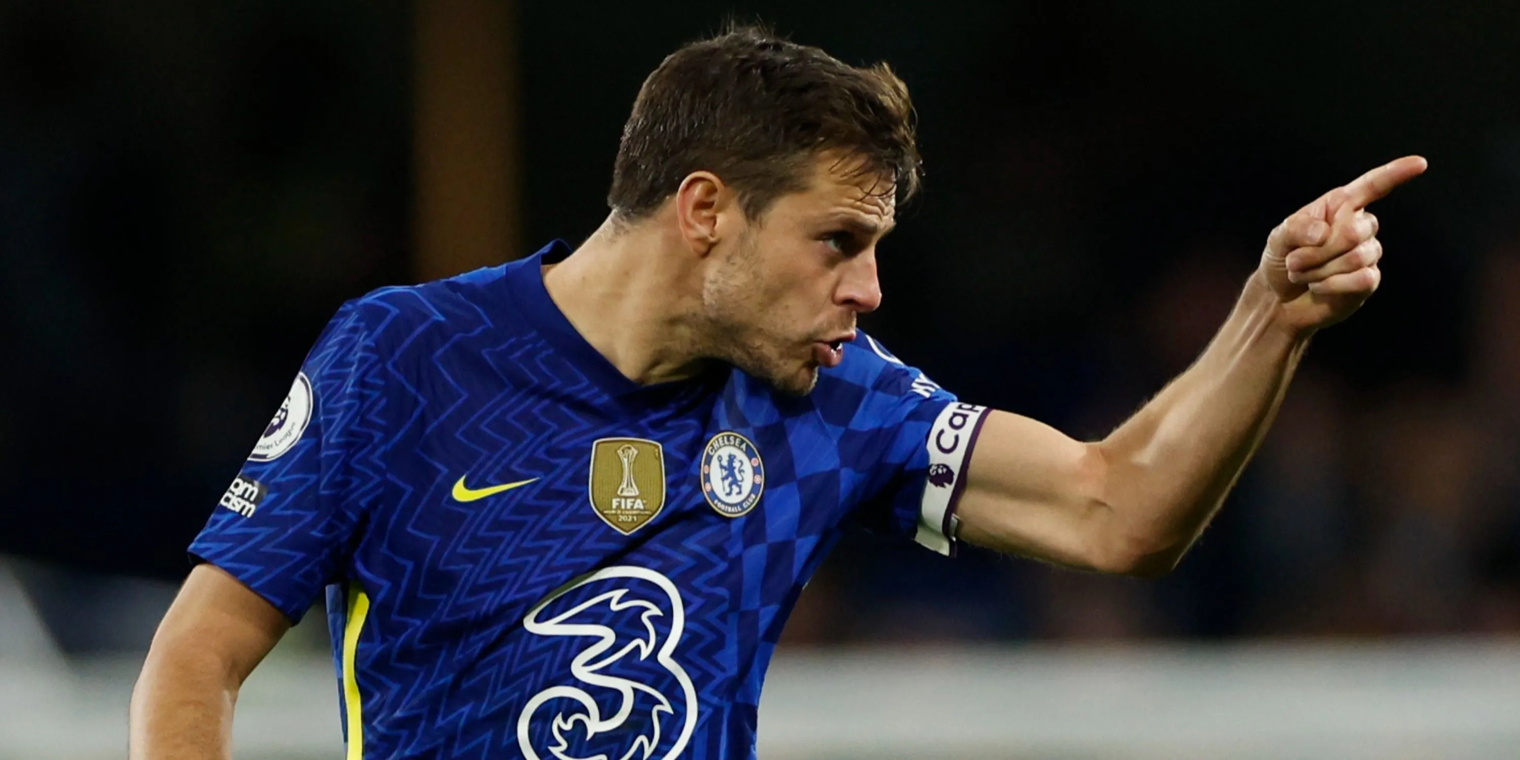 Cesar Azpilicueta đeo băng đội trưởng Chelsea thi đấu đa năng