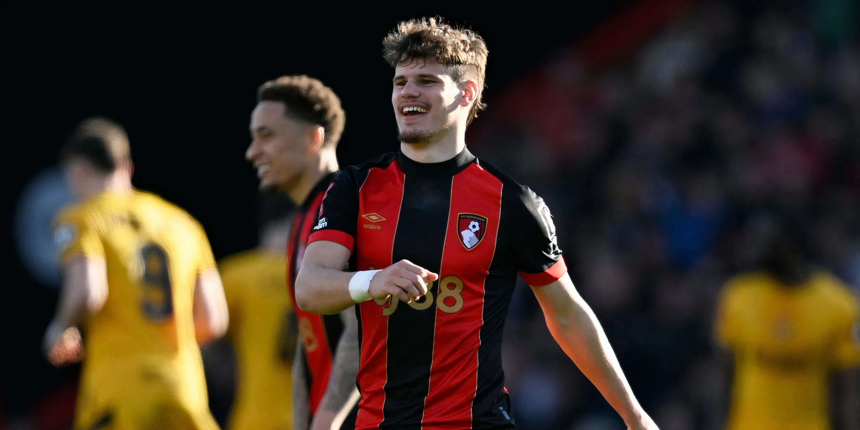 Hậu vệ Milos Kerkez trong màu áo Bournemouth mục tiêu của Liverpool