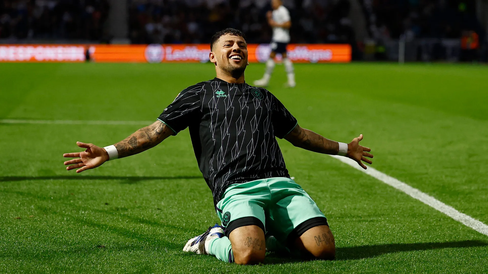 Hậu vệ trái Harrison Burrows trong một trận đấu của Sheffield United