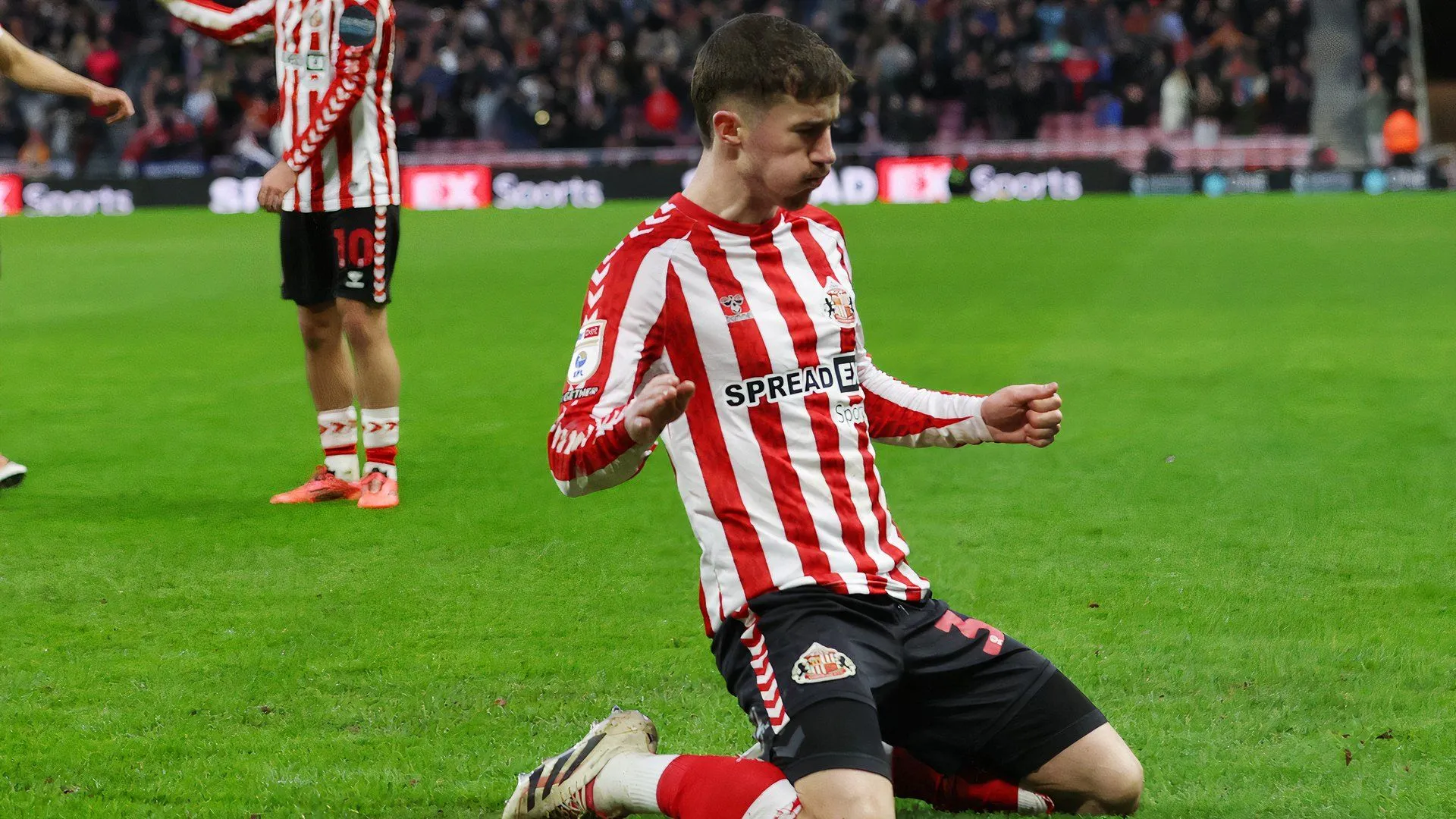Hậu vệ Trai Hume của Sunderland thi đấu nổi bật tại Championship