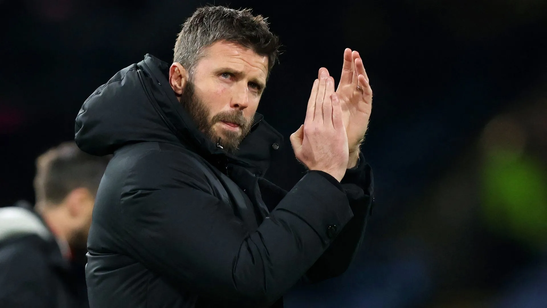 HLV Michael Carrick của Middlesbrough đang chỉ đạo các cầu thủ trên sân tập
