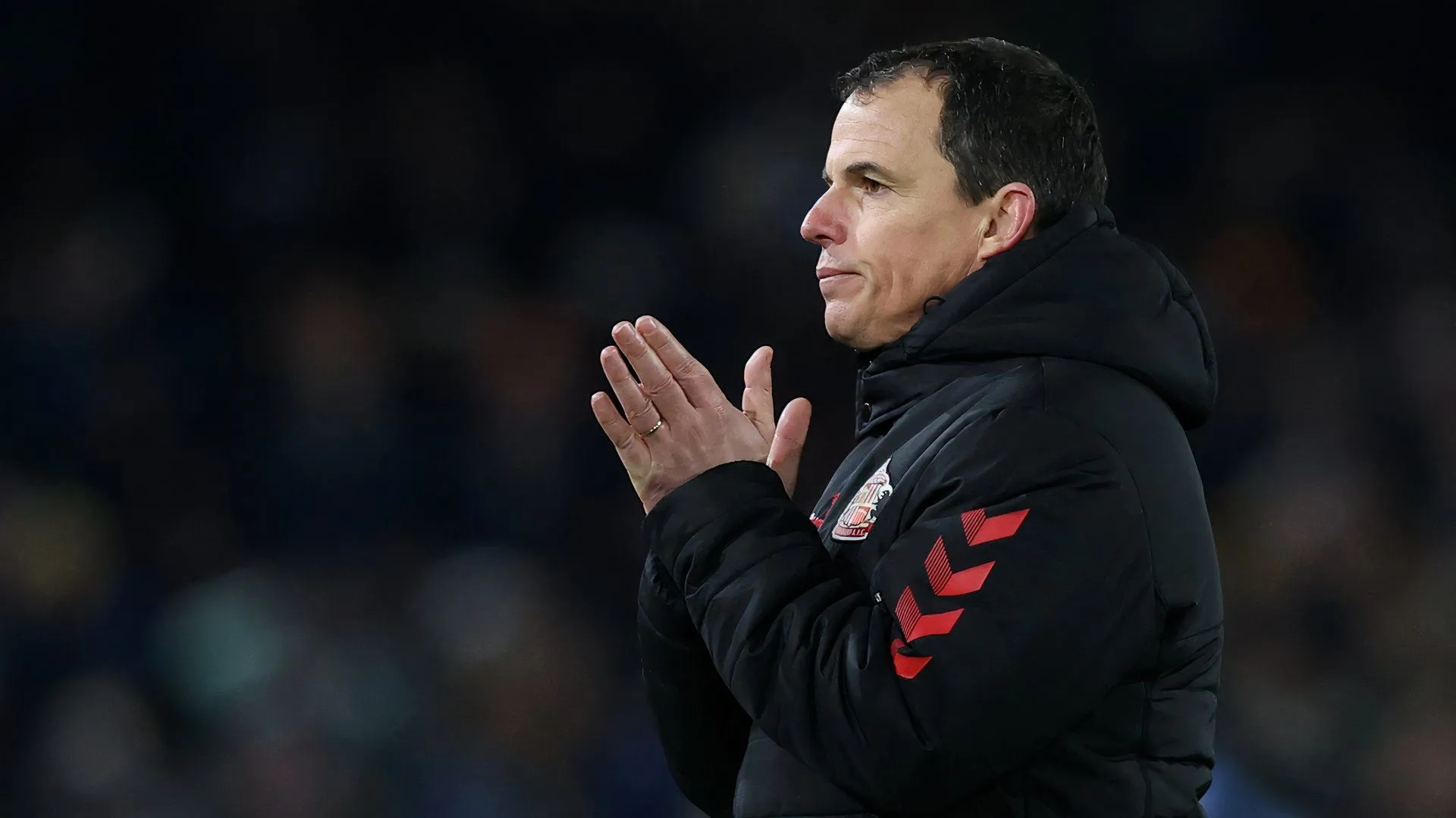 HLV Régis Le Bris của Sunderland trong một trận đấu tại Championship