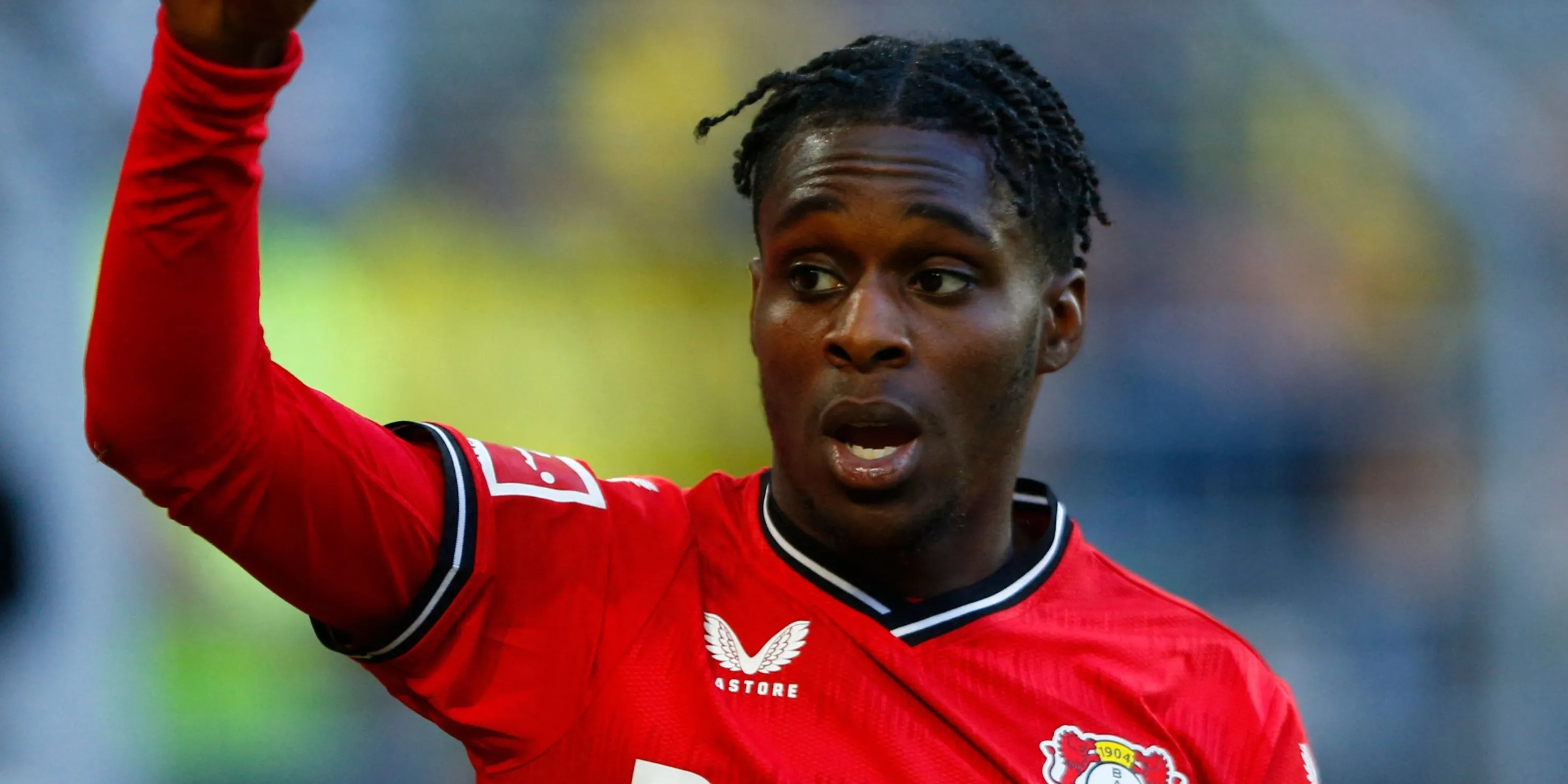 Jeremie Frimpong thi đấu cho Bayer Leverkusen