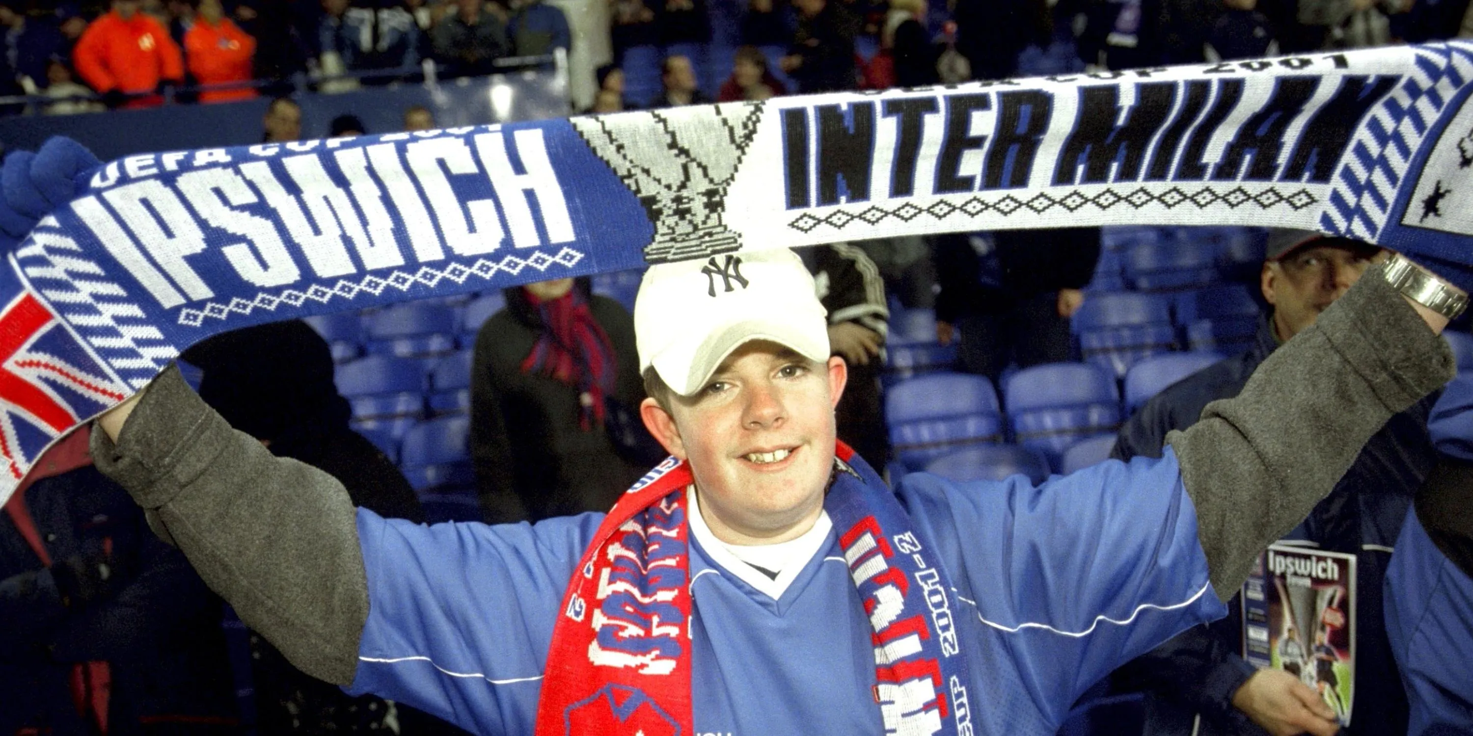 Người hâm mộ Ipswich Town ăn mừng tại UEFA Cup