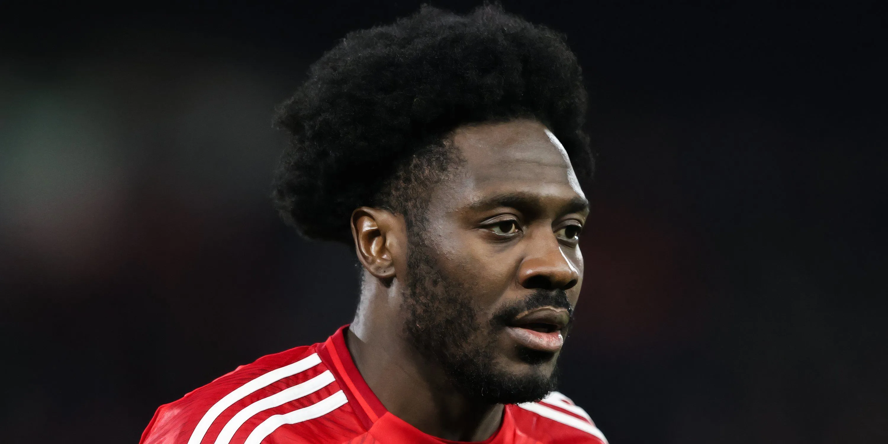 Ola Aina trong màu áo Nottingham Forest đang là mục tiêu của Liverpool