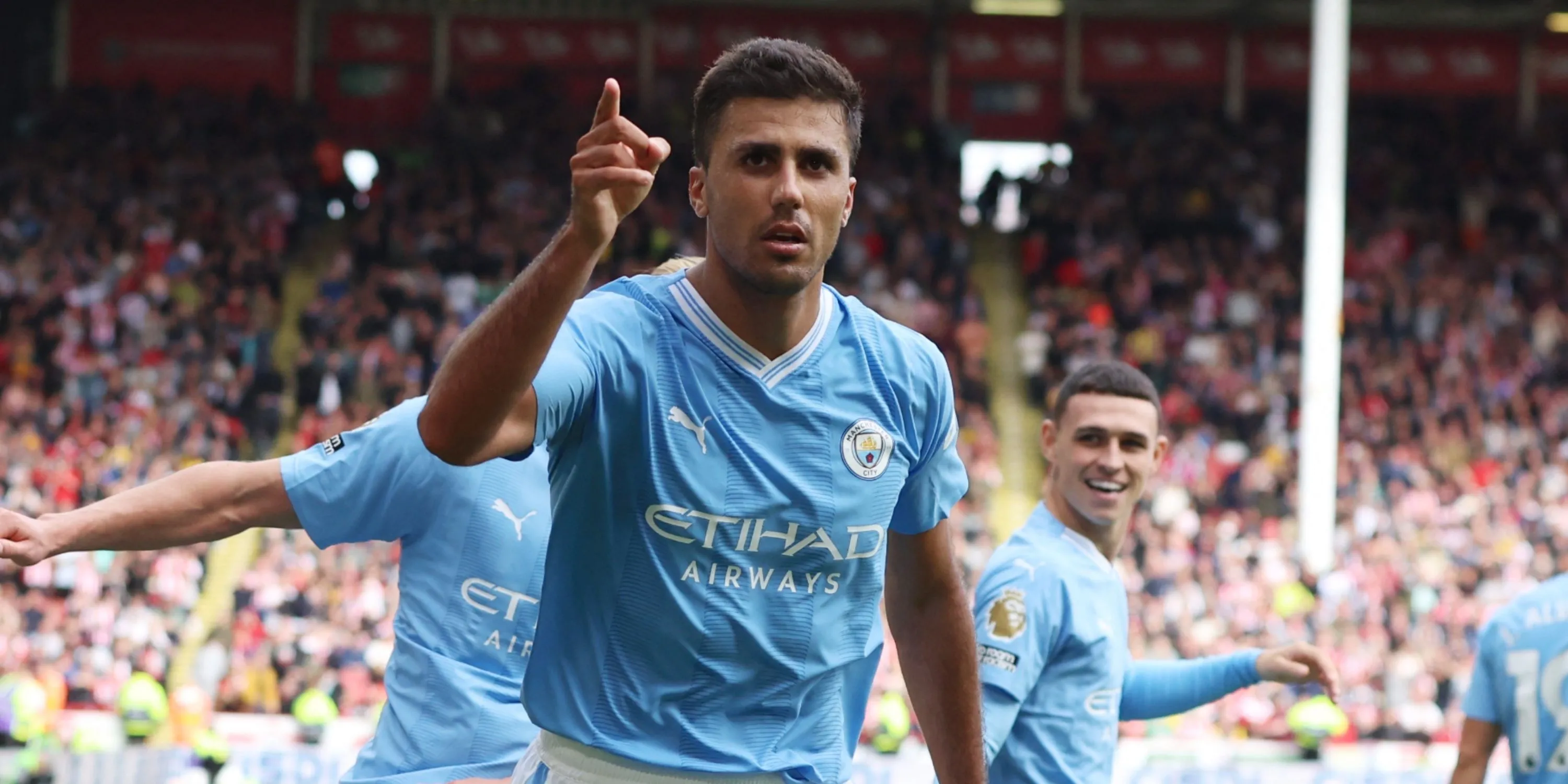 Rodri ăn mừng bàn thắng quan trọng cho Man City