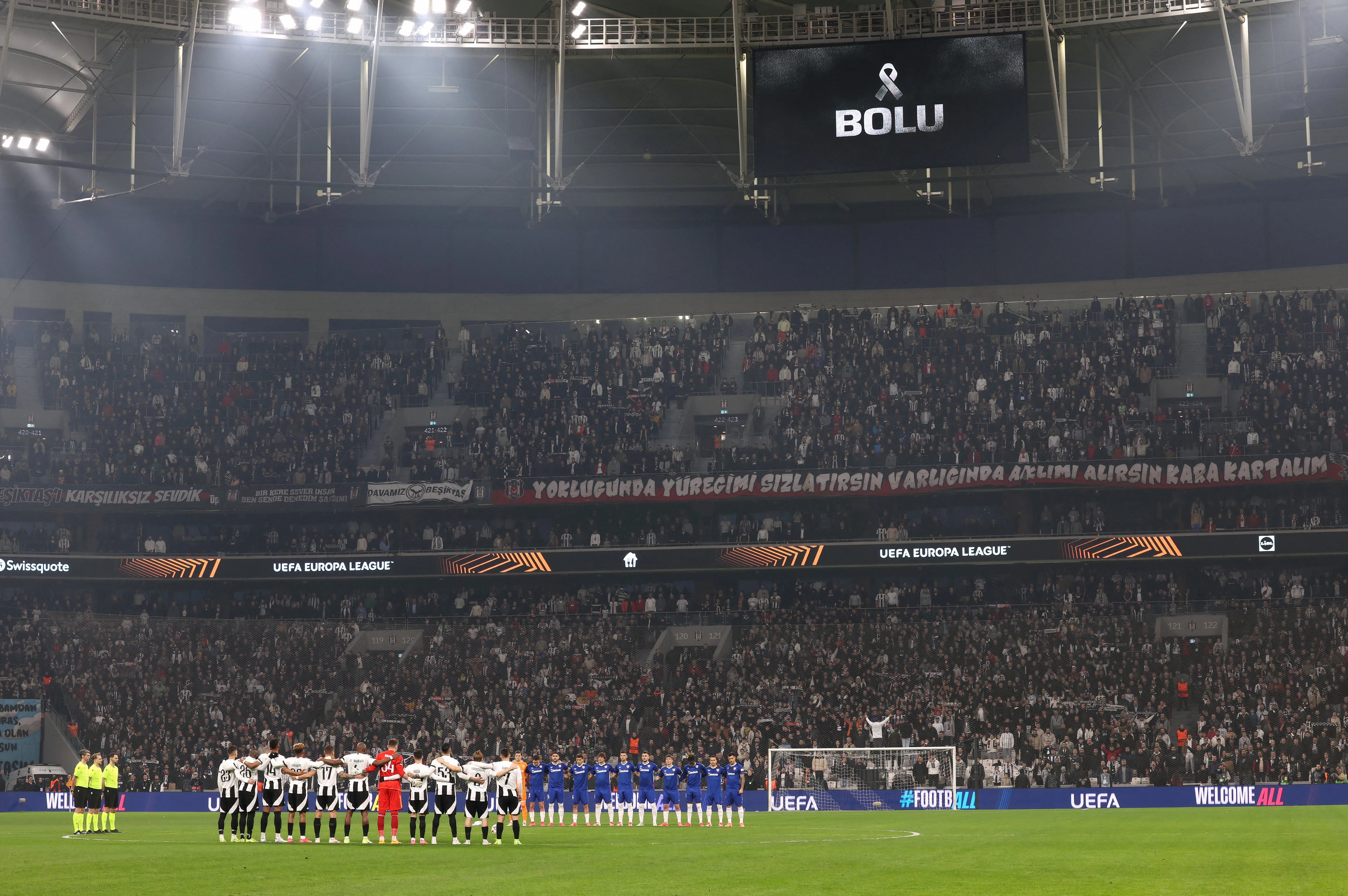 Sân vận động của Besiktas JK, điểm đến tiềm năng của Josh Brownhill tại Thổ Nhĩ Kỳ