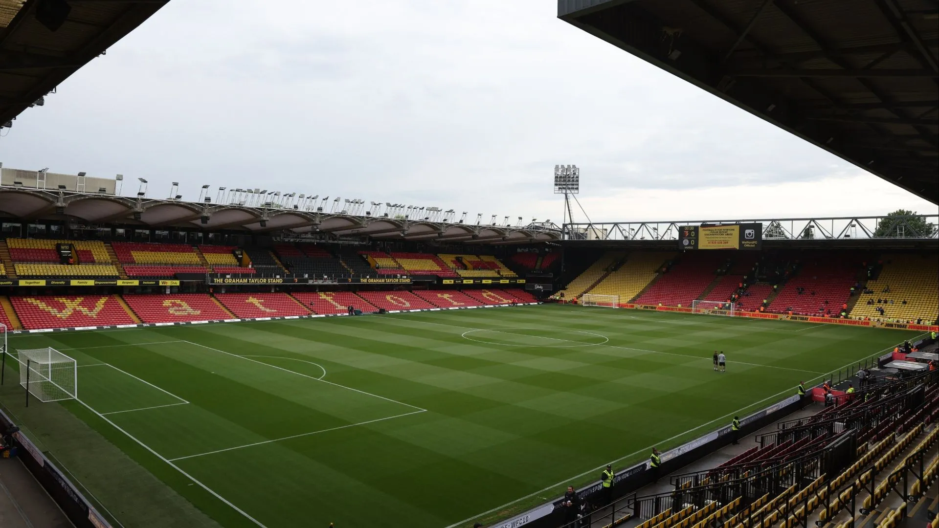 Sân vận động Vicarage Road của Watford, điểm đến hấp dẫn gần London cho Kwame Poku