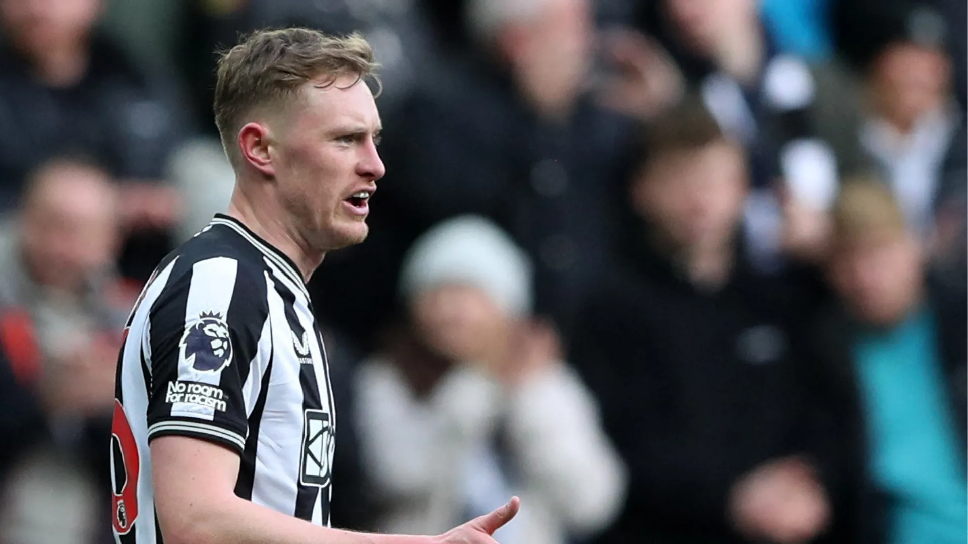 Màn trình diễn thảm họa của Bayindir khiến MU thua Brentford 3-4