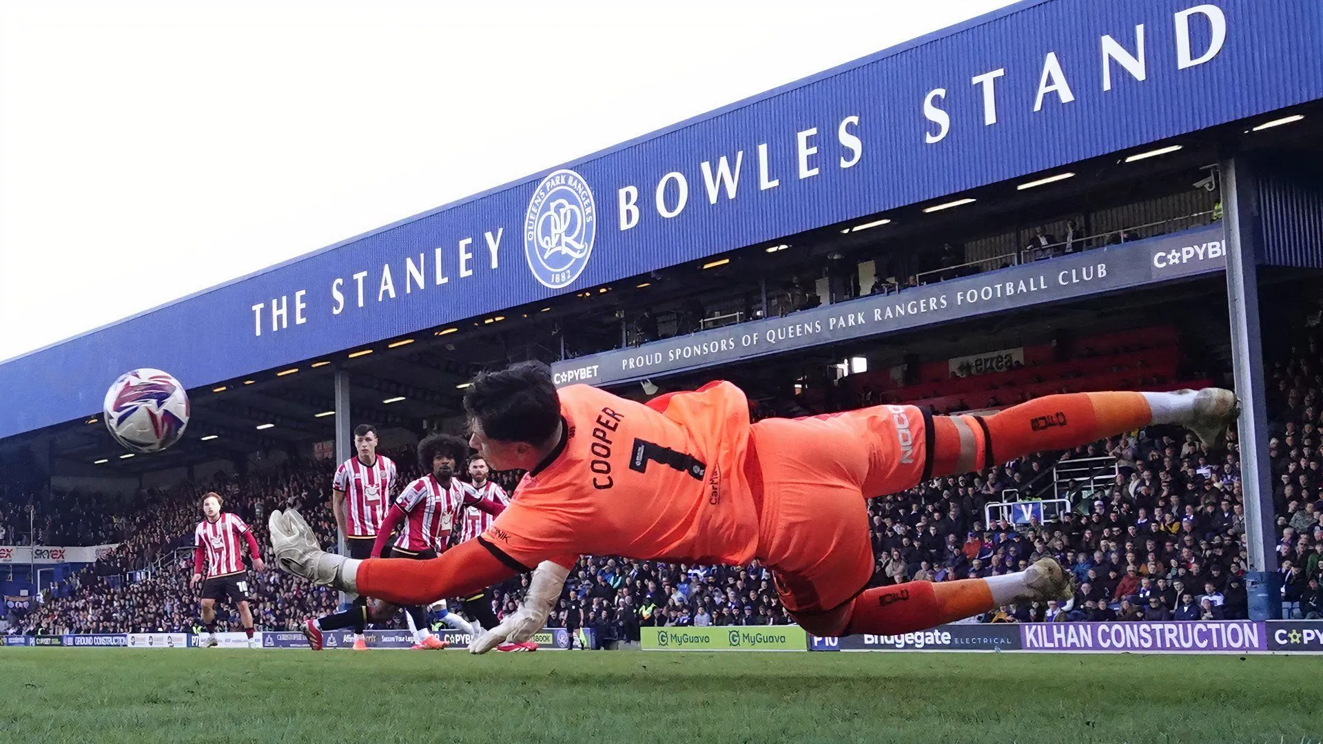 Thủ môn Michael Cooper trong màu áo Sheffield United