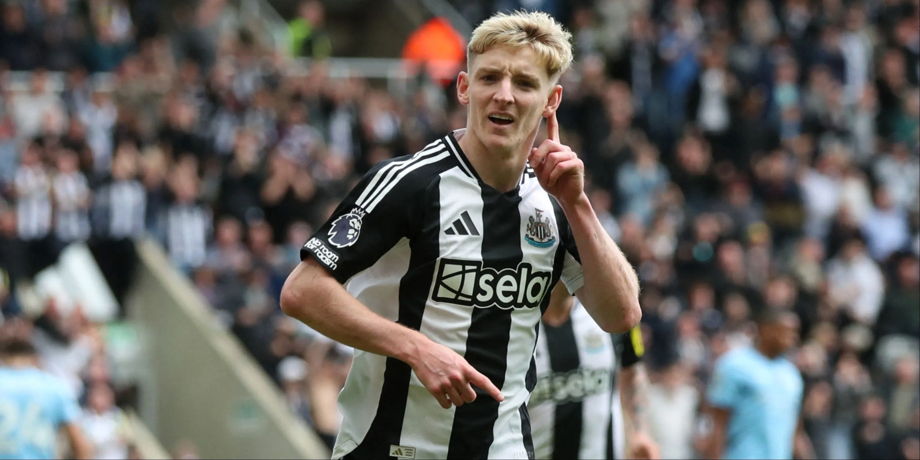 Anthony Gordon trong màu áo Newcastle United - Mục tiêu chuyển nhượng của Liverpool