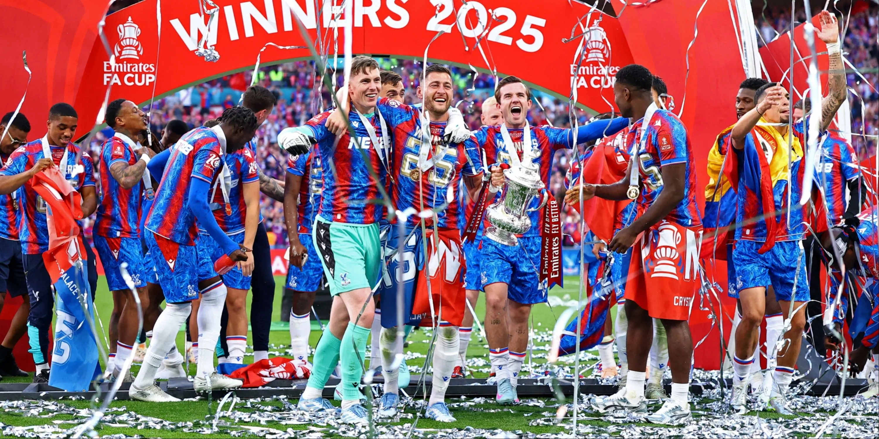 Cầu thủ Crystal Palace ăn mừng chức vô địch FA Cup lịch sử
