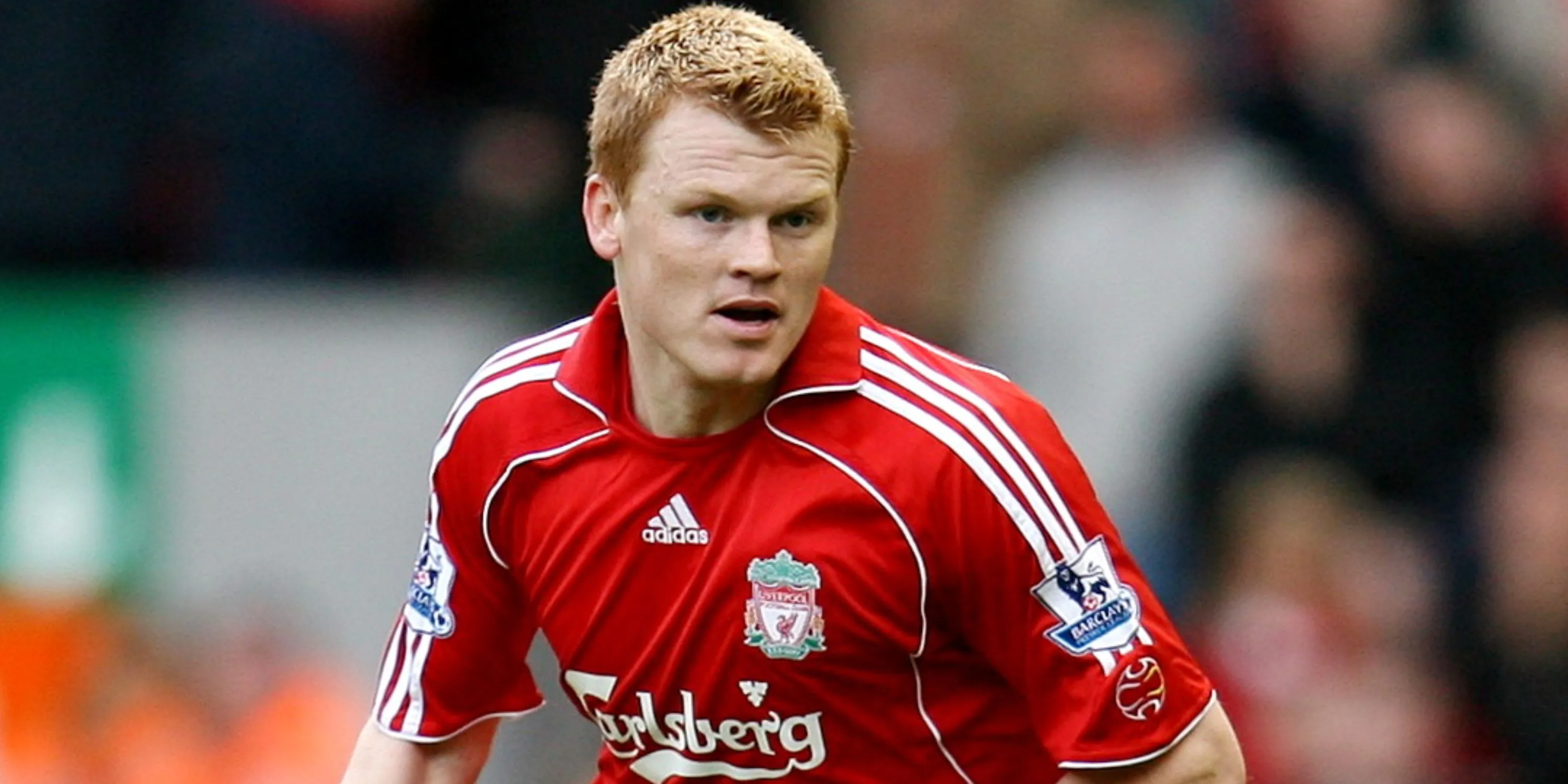 Hậu vệ trái John Arne Riise trong màu áo Liverpool