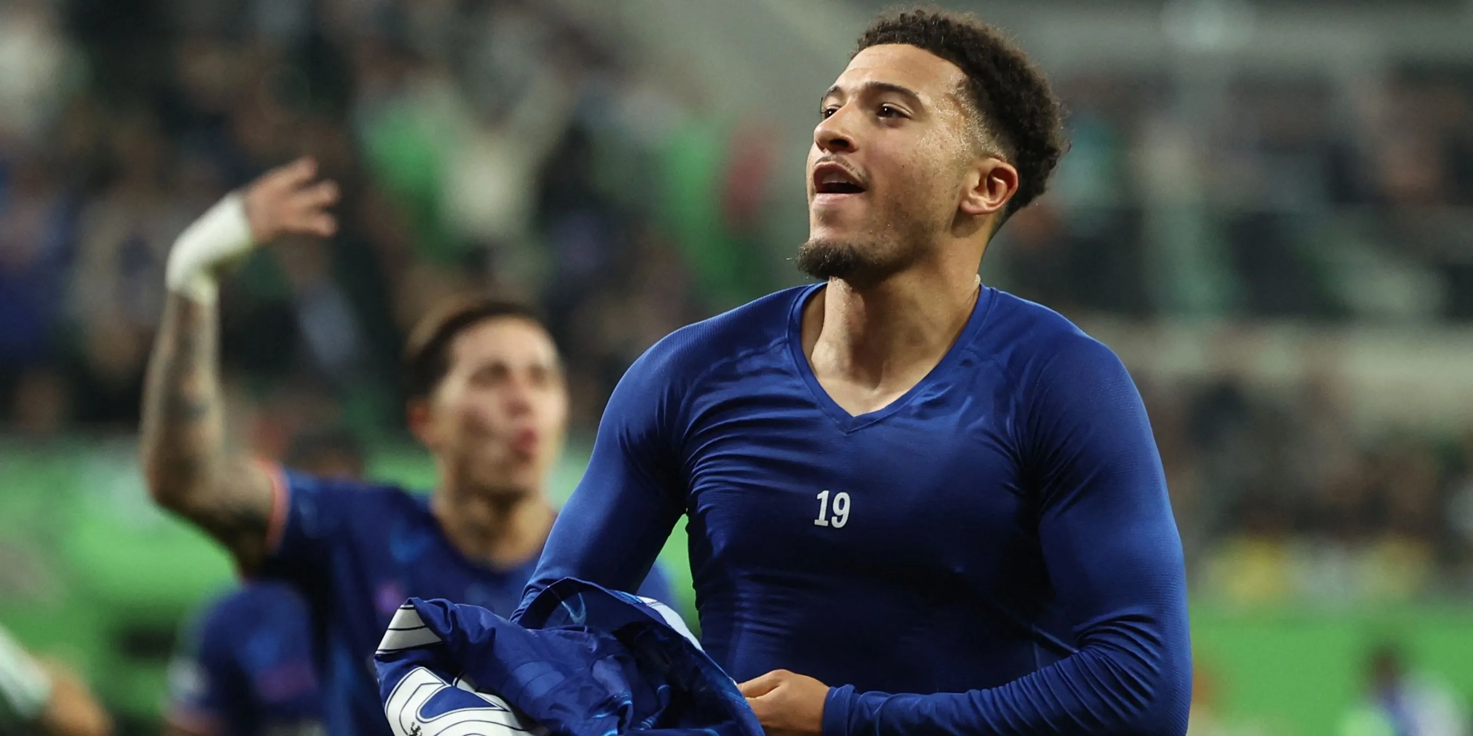 Jadon Sancho trong màu áo Chelsea chuẩn bị rời câu lạc bộ