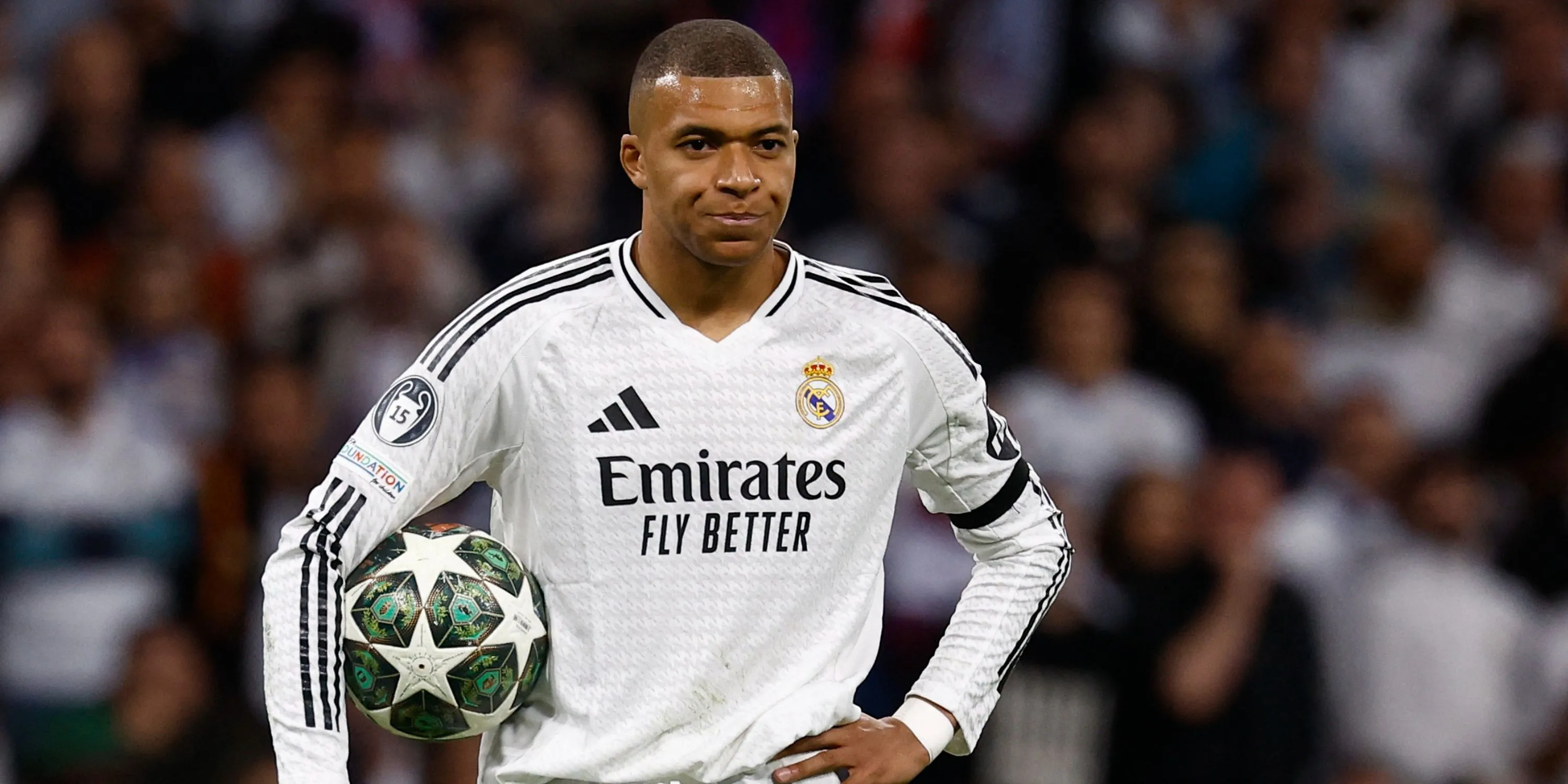 Kylian Mbappe thi đấu cho Real Madrid