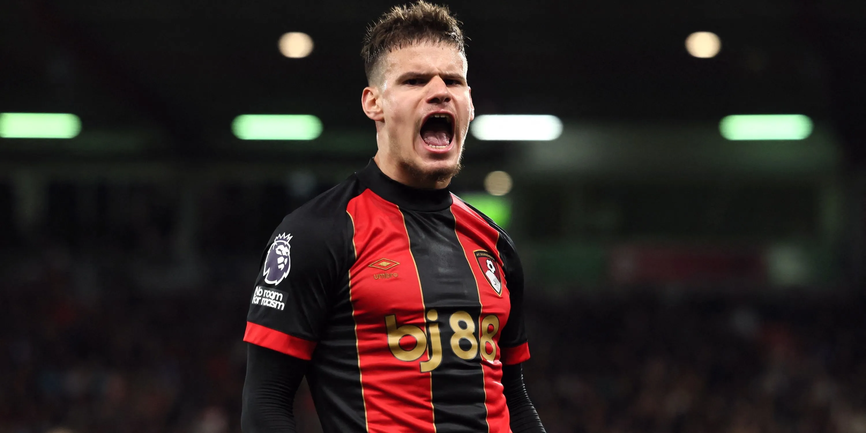 Milos Kerkez hậu vệ Bournemouth trong trận đấu tại Premier League