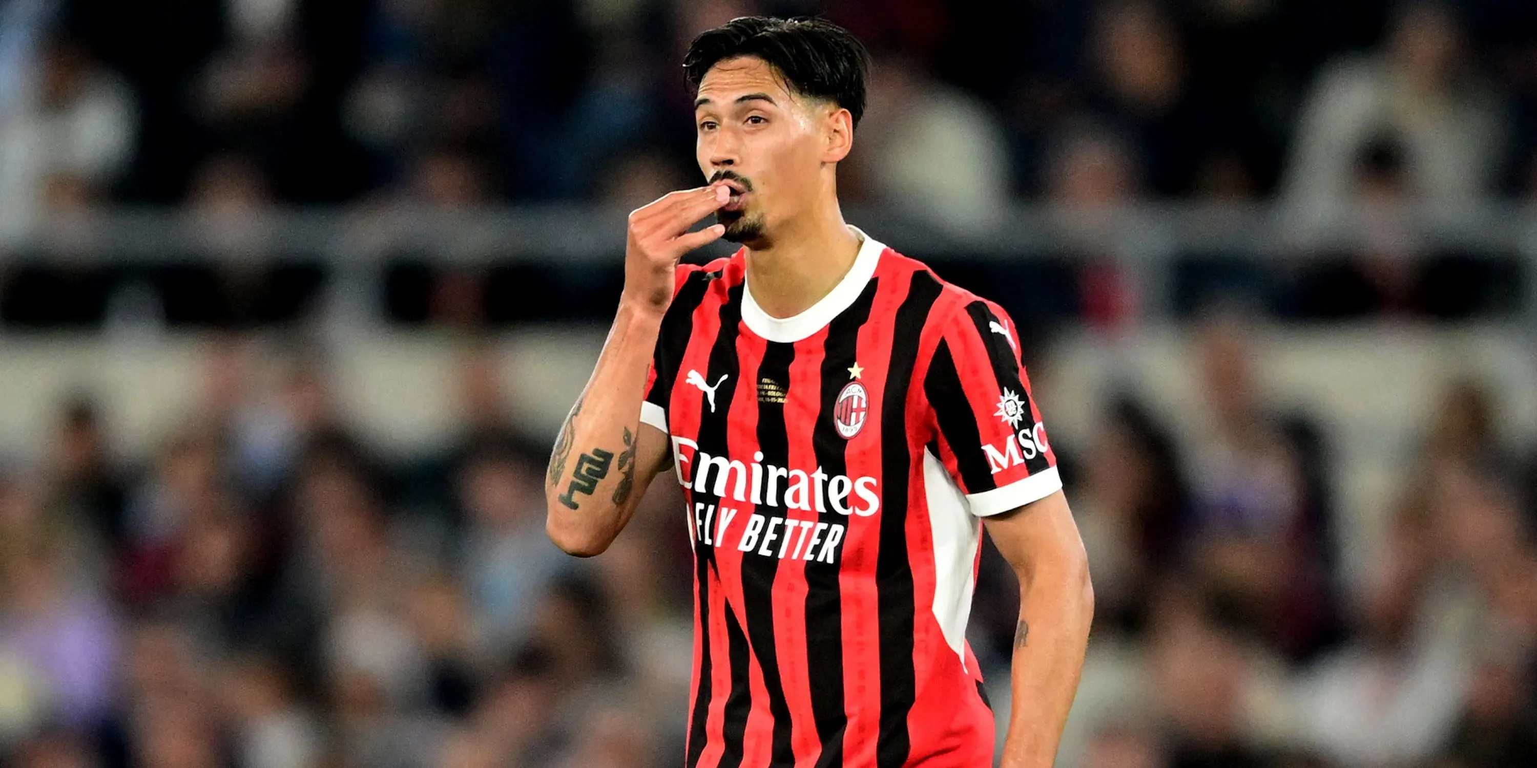 Tijjani Reijnders AC Milan bày tỏ cảm xúc trên sân