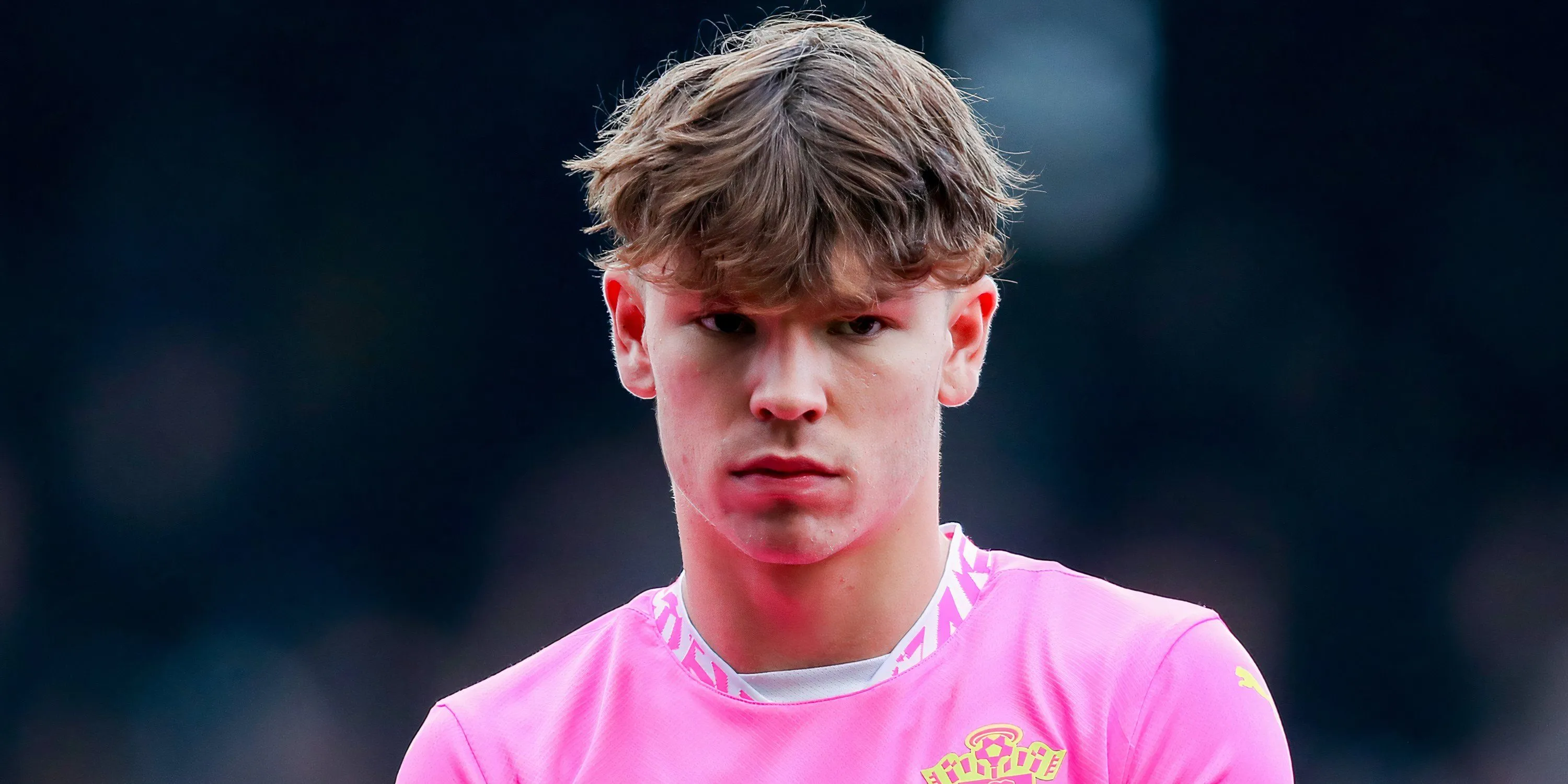 Tyler Dibling trong màu áo Southampton thi đấu trên sân