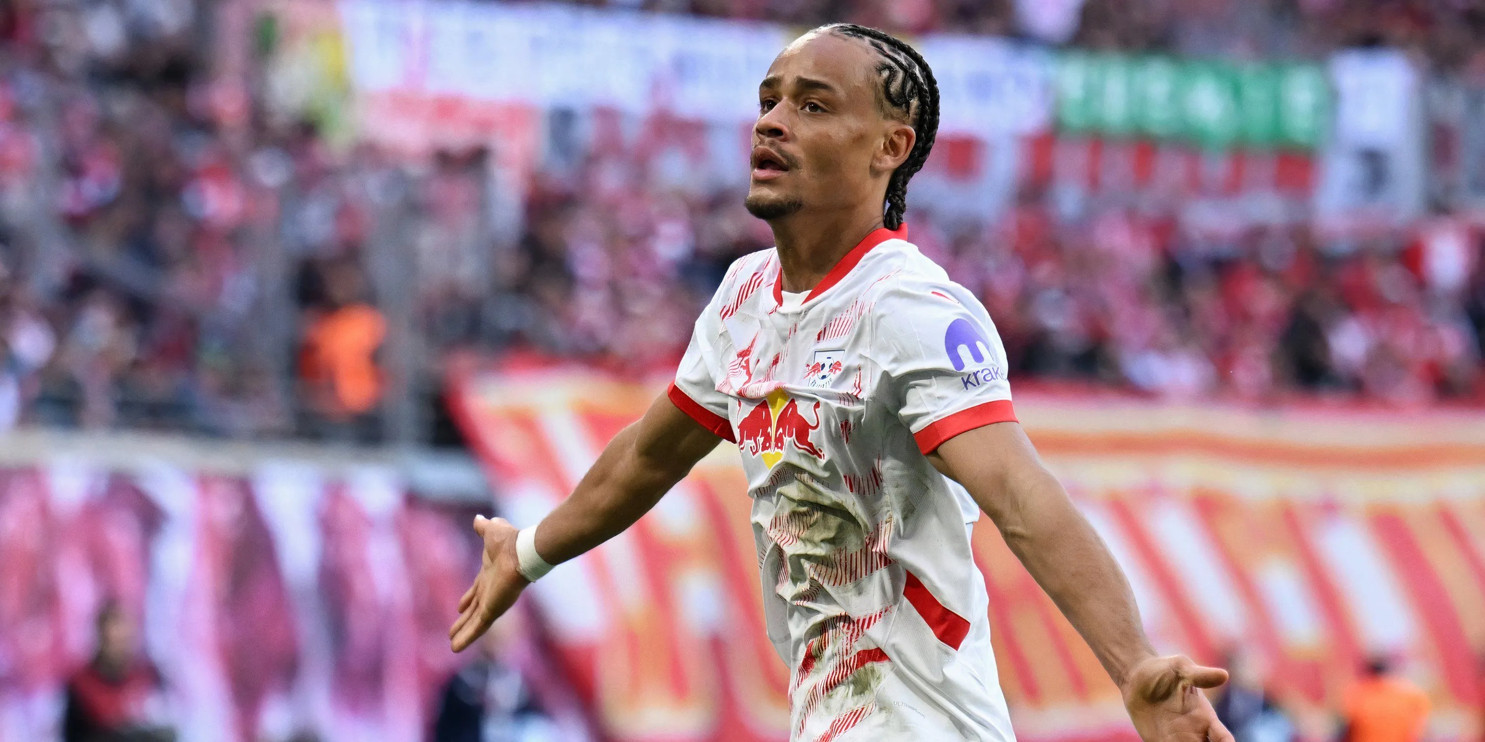 Xavi Simons ăn mừng bàn thắng