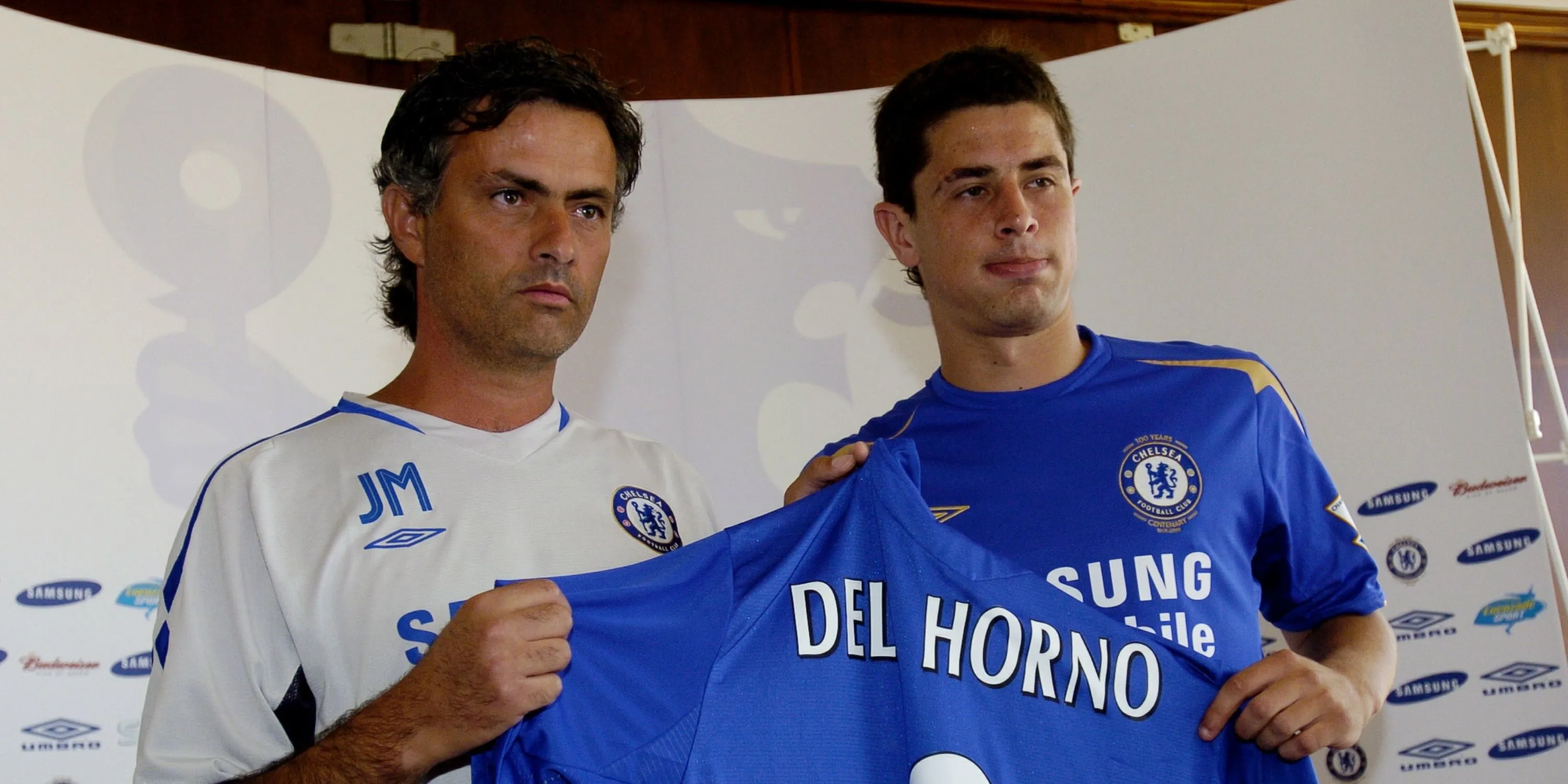Asier Del Horno trong màu áo Chelsea, hậu vệ từng nhận thẻ đỏ trực tiếp trước Lionel Messi