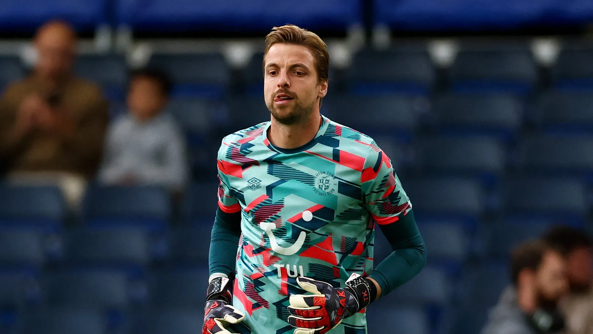 Thủ môn Tim Krul trong màu áo Luton Town, một mục tiêu tiềm năng của Millwall