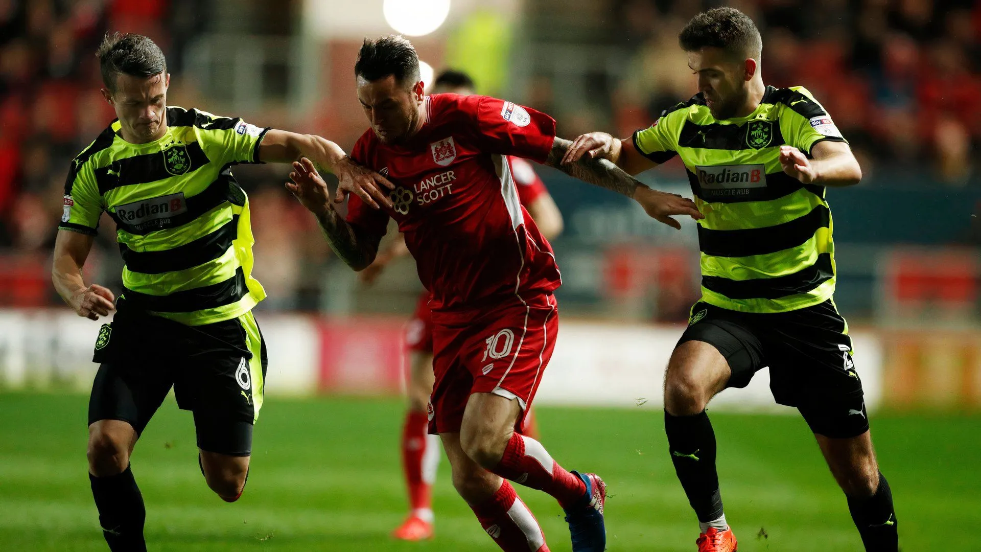 Sheffield Wednesday Đẩy Mạnh Tái Ký Stuart Armstrong Dù Gặp Khó Khăn Tài Chính