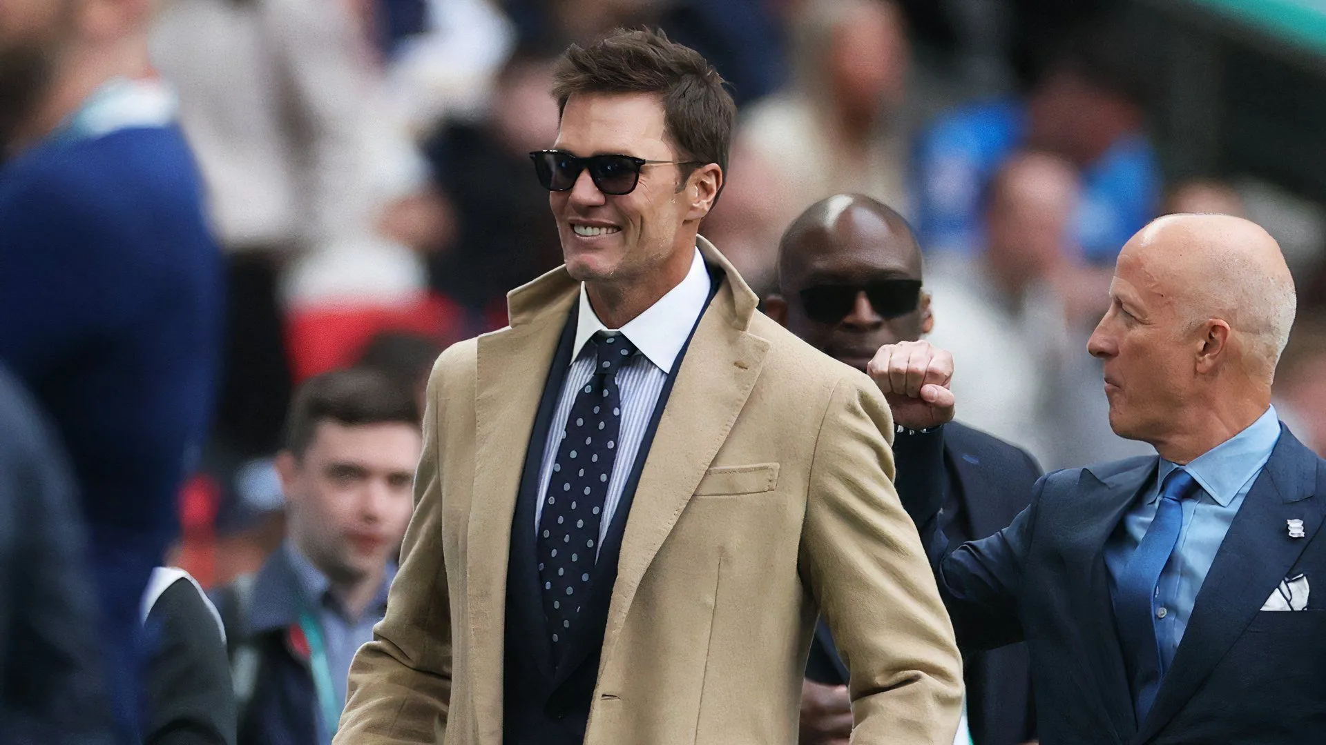 Tom Brady trong màu áo câu lạc bộ Birmingham City tại sự kiện ra mắt