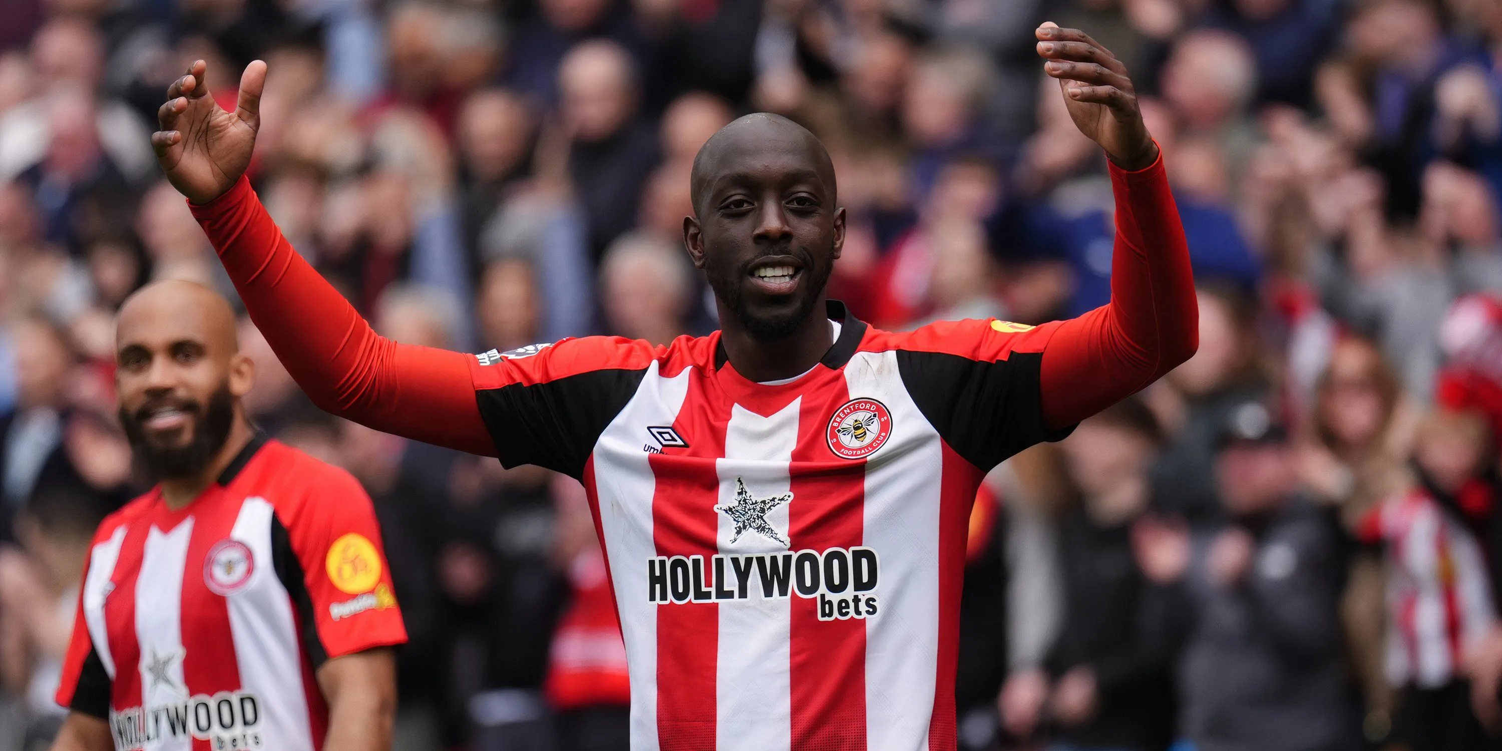 Yoane Wissa ăn mừng bàn thắng cho Brentford tại Premier League