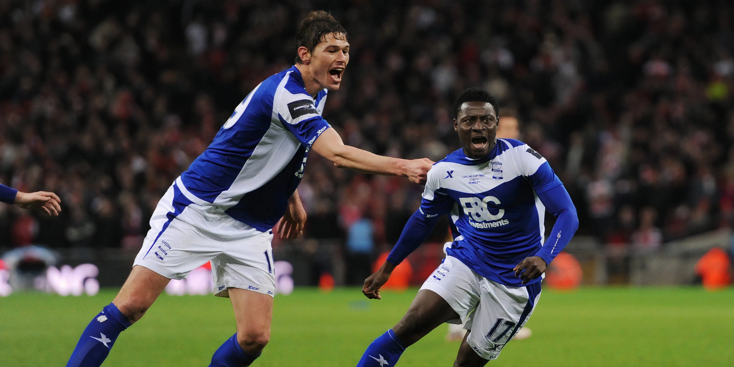 Nicola Zigic ghi bàn thắng quan trọng cho Birmingham City trong trận chung kết Cúp Liên đoàn Anh 2011