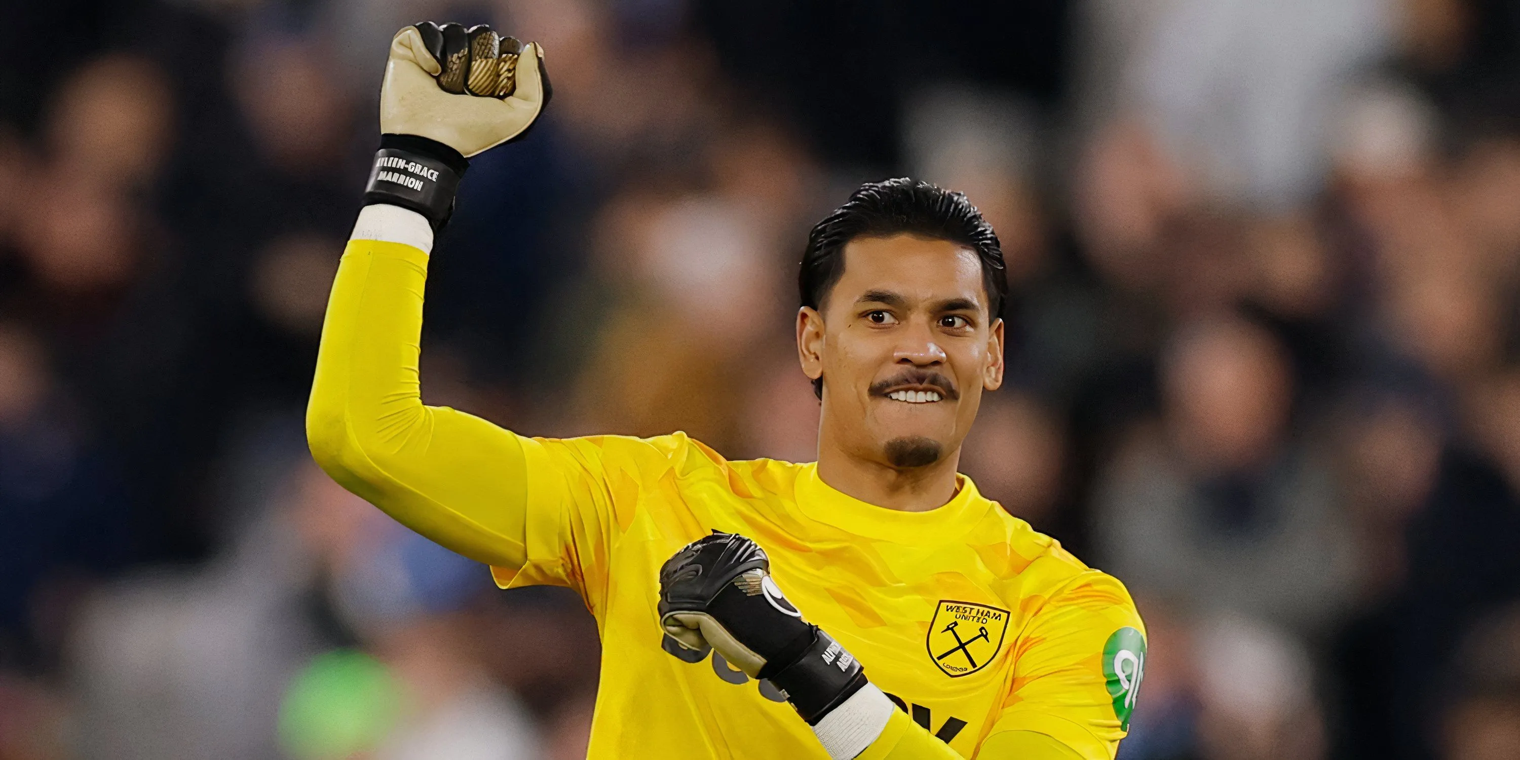 Thủ môn Alphonse Areola của West Ham thi đấu tại Premier League