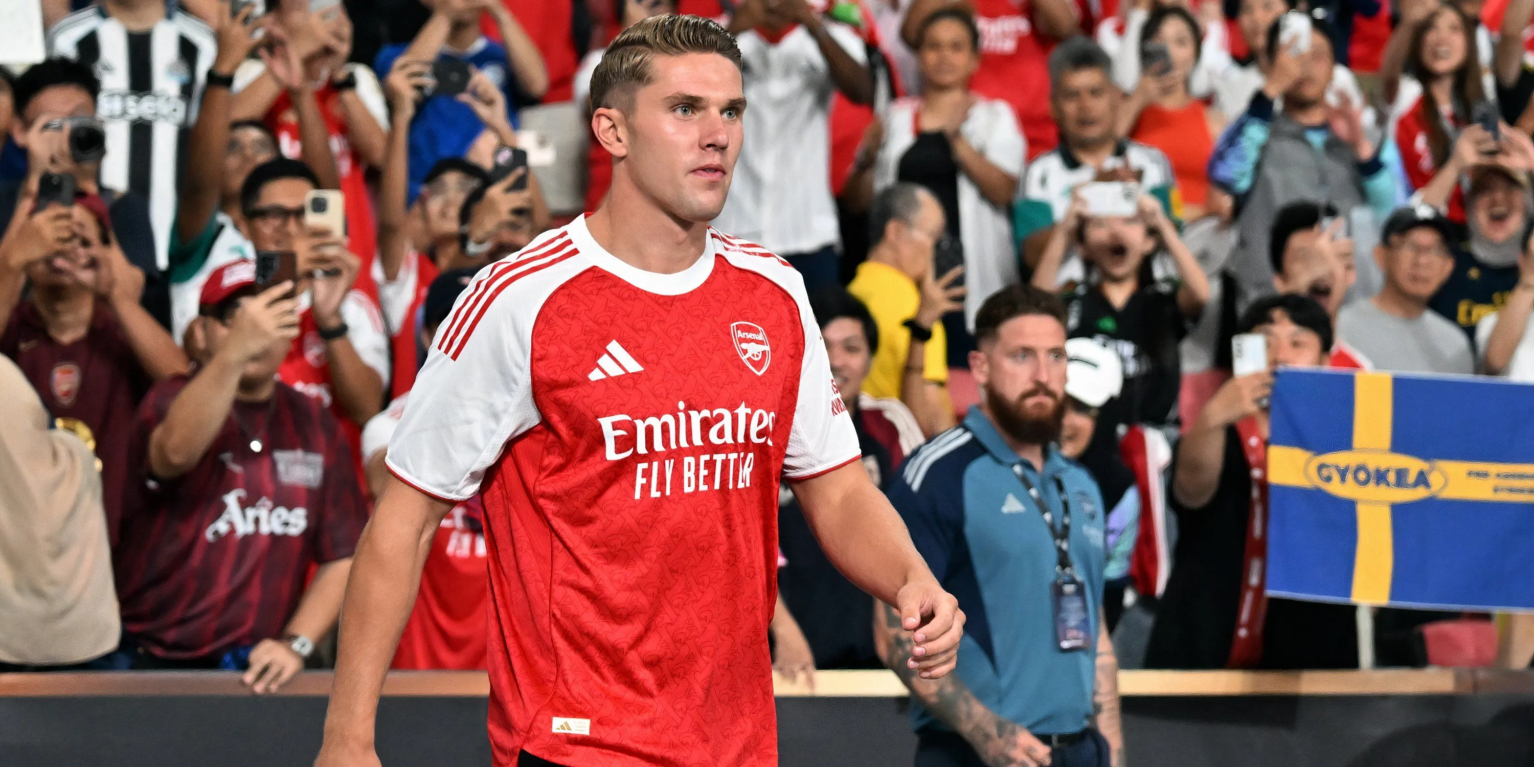 Tiền đạo Viktor Gyokeres ra mắt Arsenal với áo số 14 huyền thoại và áp lực lớn