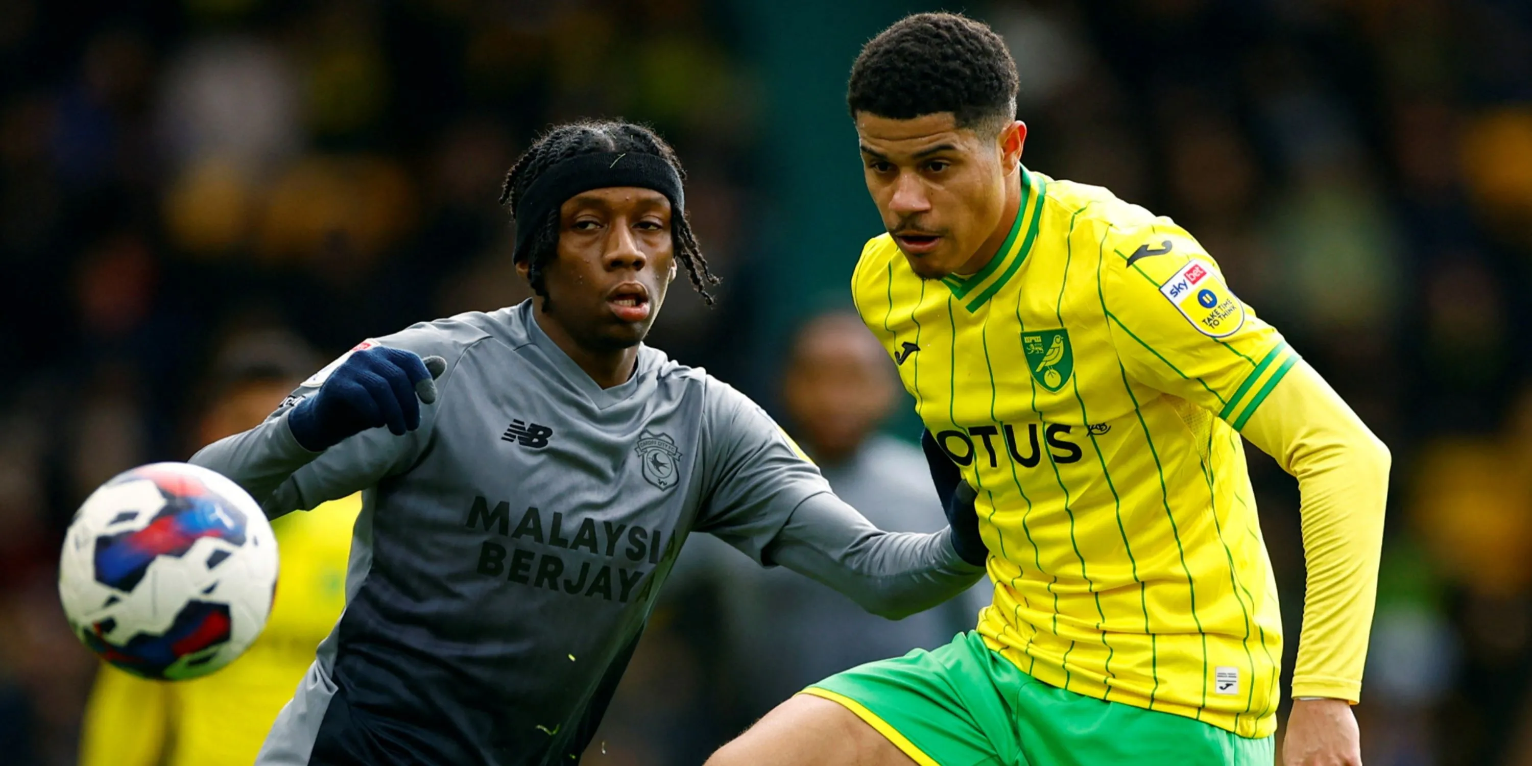 Tiền vệ Gabriel Sara trong màu áo Norwich City, được Leeds United quan tâm cho vị trí số 10.