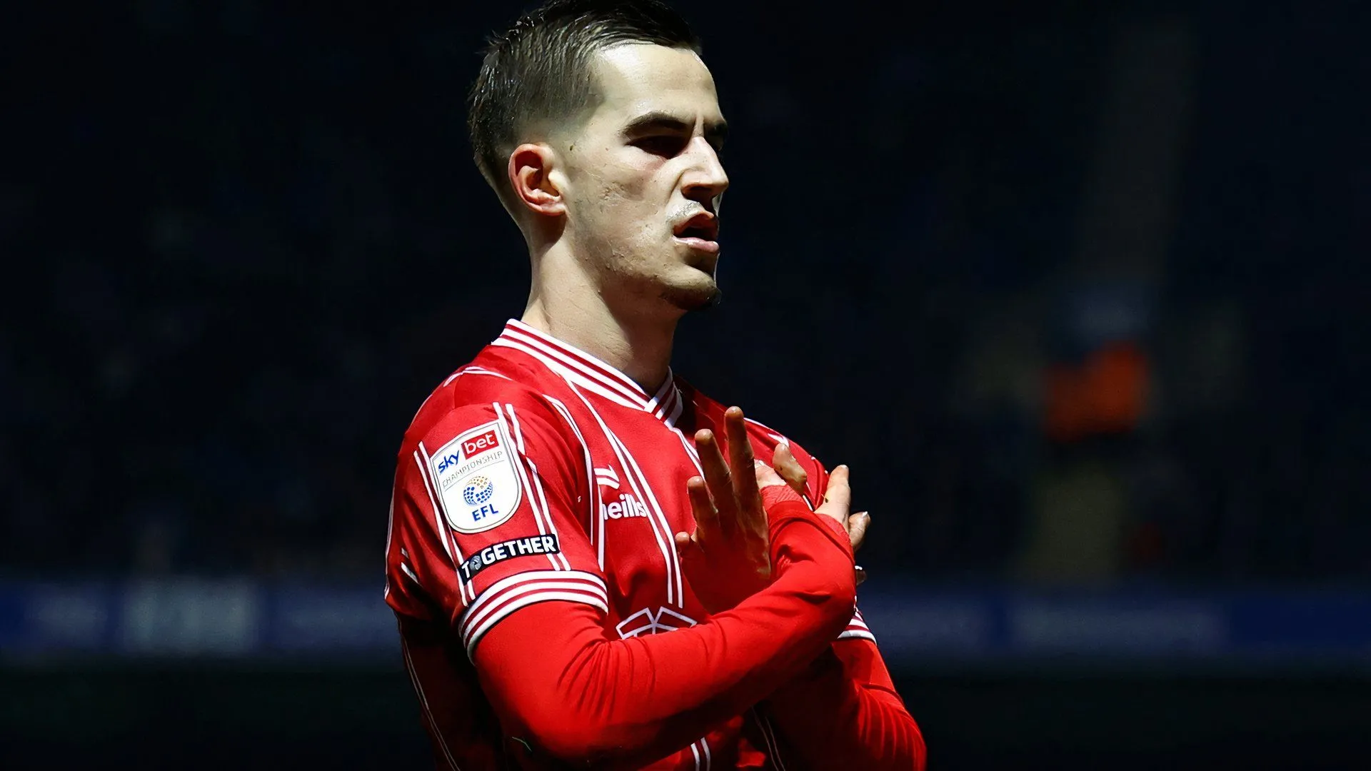 Anis Mehmeti ăn mừng bàn thắng, nhân tố quan trọng giúp Bristol City bứt phá