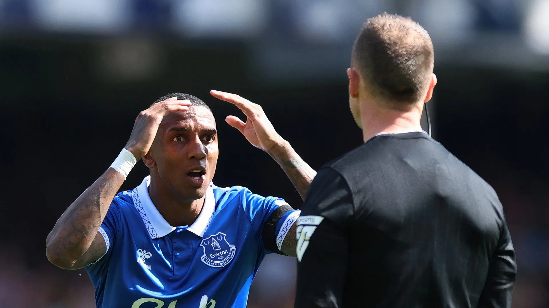 Ashley Young ở giai đoạn cuối sự nghiệp, ký hợp đồng một năm với Ipswich để đóng vai trò có kinh nghiệm