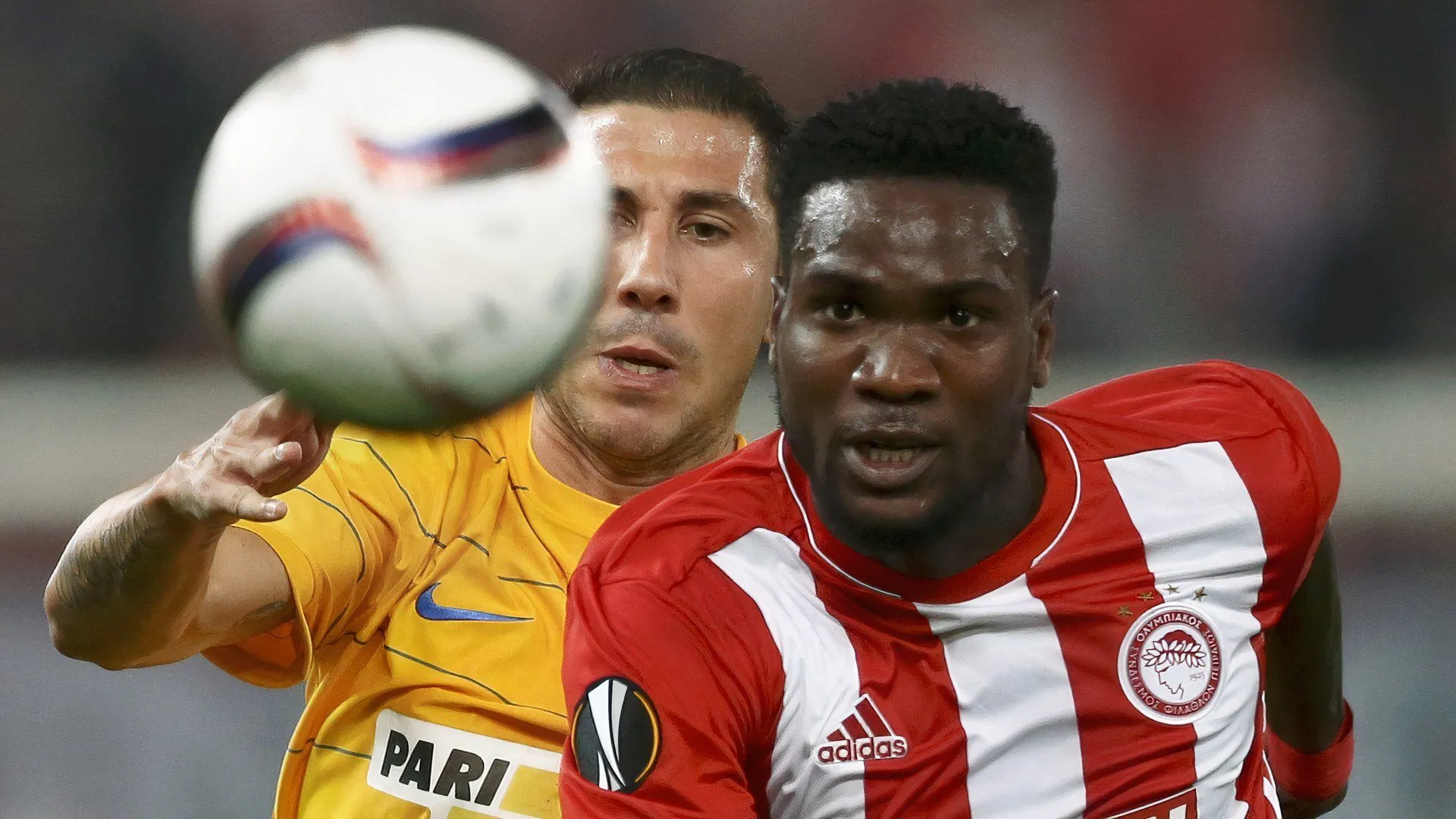 Brown Ideye trong màu áo Olympiacos thi đấu tại Hy Lạp - tiền đạo Nigeria trên đường chuyển nhượng