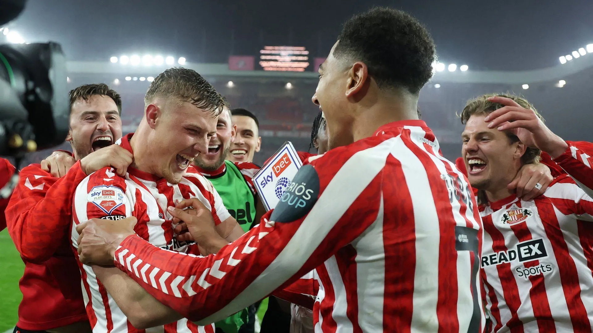 Cầu thủ Sunderland trong giai đoạn Clarke khoác áo — bối cảnh thu nhập và tầm ảnh hưởng ở Wearside
