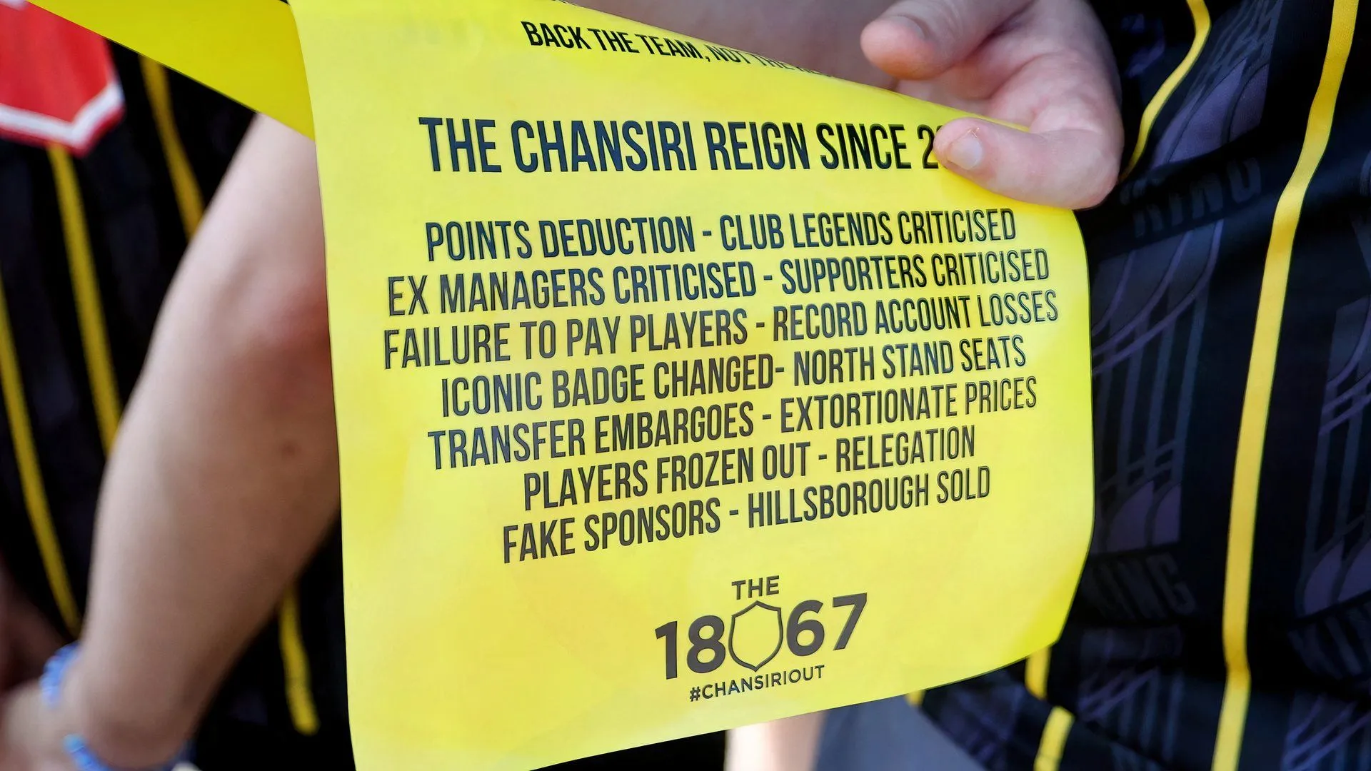 CĐV Sheffield Wednesday biểu tình phản đối chủ sở hữu Dejphon Chansiri, bày tỏ lo ngại về tương lai và chiến lược chuyển nhượng của CLB