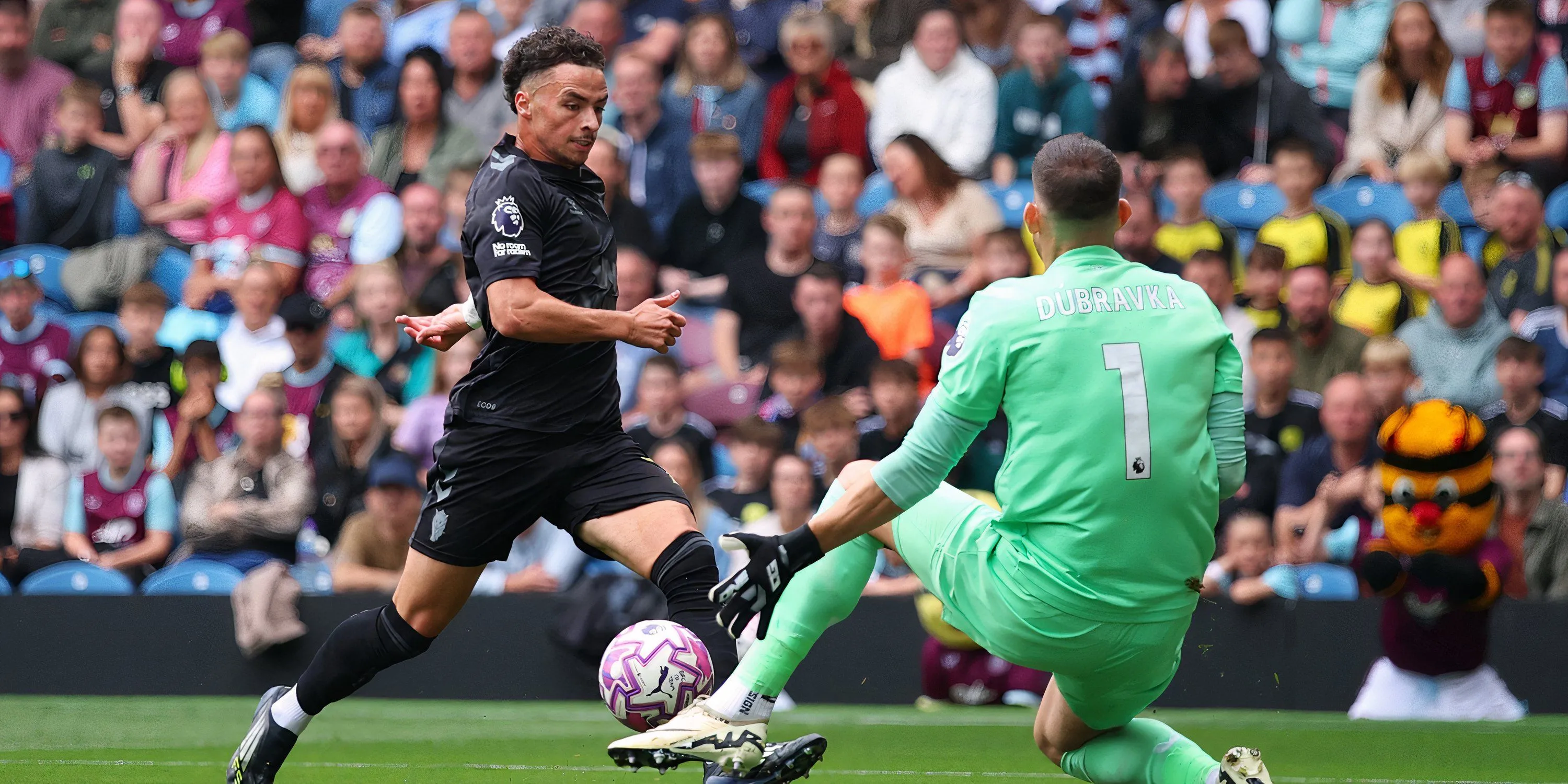 Chemsdine Talbi với pha bứt phá tấn công cho Sunderland