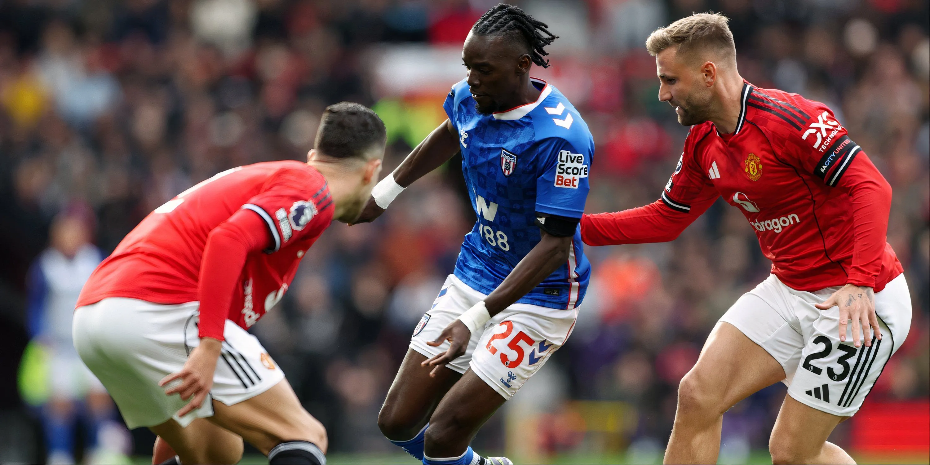 Dalot, Shaw và Traore trong màu áo Sunderland tại trận gặp Man Utd