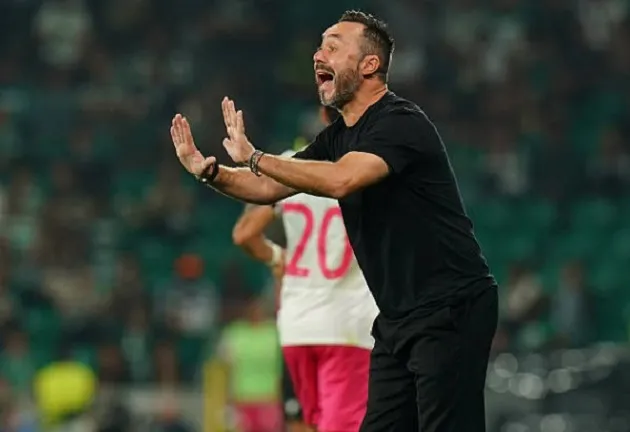 HLV Roberto De Zerbi chỉ đạo chiến thuật tại Velodrome, chú trọng pressing tầm cao và triển khai bóng nhanh để khai thác khoảng trống hàng thủ đối phương