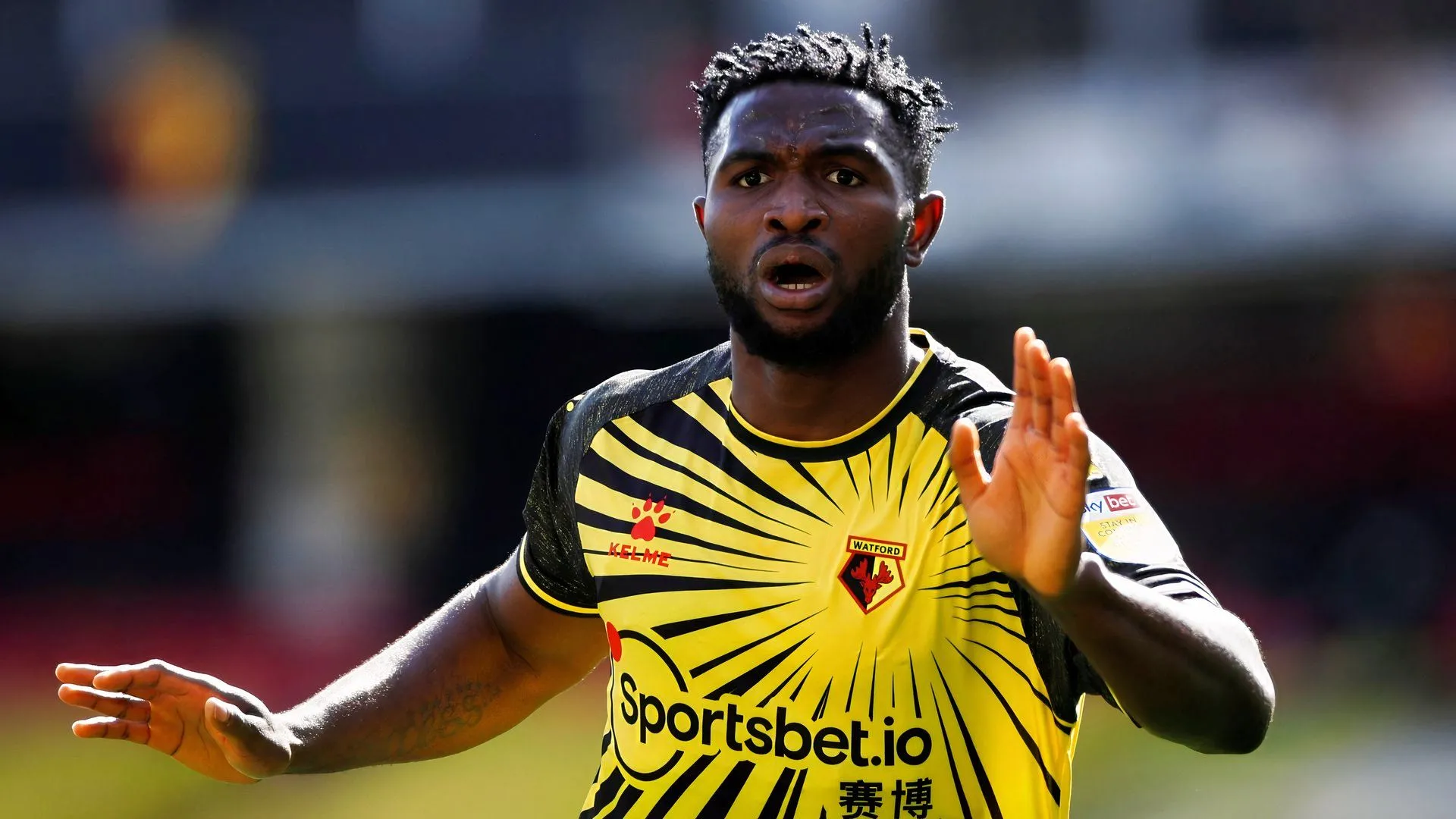 Isaac Success - tiền đạo cắm có thể cung cấp phương án tỳ đè cho hàng thủ đối phương