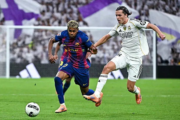 Lamine Yamal trong buổi hồi phục, đội ngũ y tế và huấn luyện viên hỗ trợ quá trình lấy lại phong độ sau chấn thương