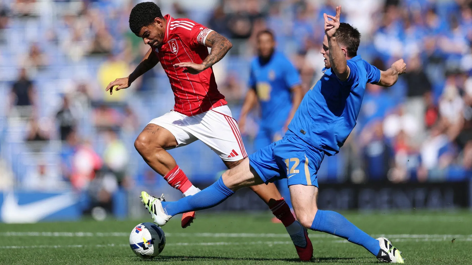 Marc Leonard trong màu áo Birmingham City — tiền vệ trẻ tìm kiếm cơ hội đá chính tại Championship