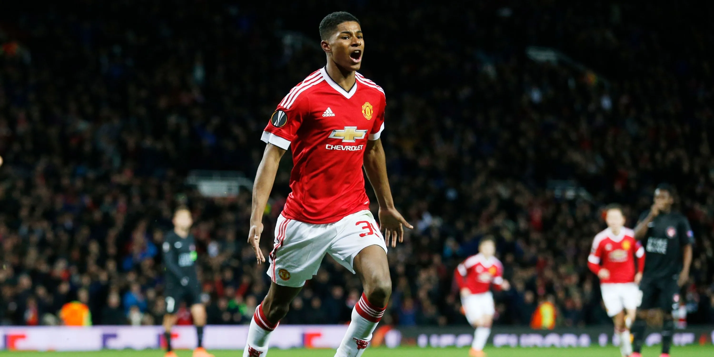 Marcus Rashford trong màu áo Man United, ví dụ điển hình của cầu thủ trưởng thành từ lò đào tạo
