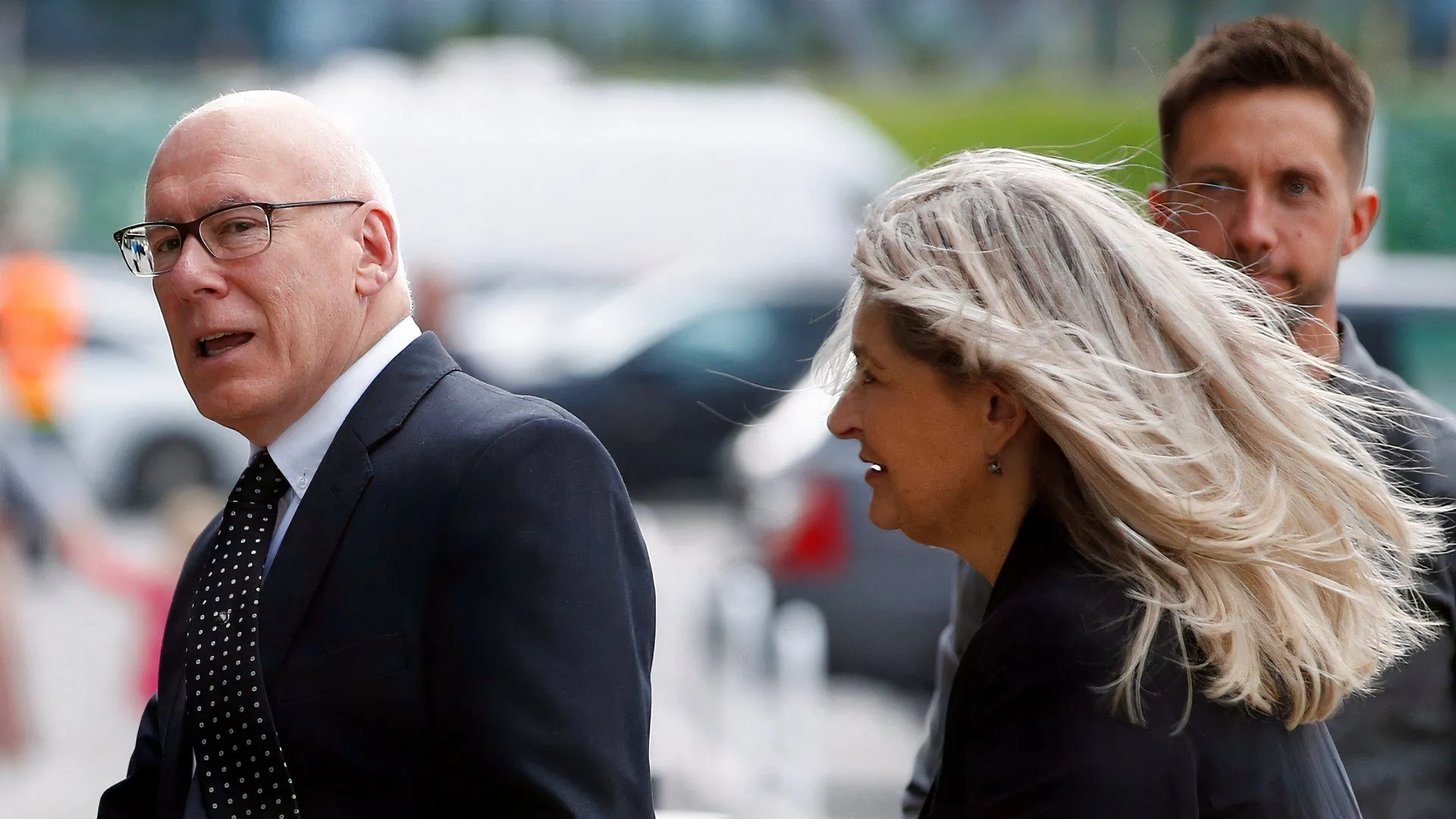 Mel Morris trao đổi với ban huấn luyện Derby County, biểu tượng thời kỳ chi tiêu mạnh của CLB